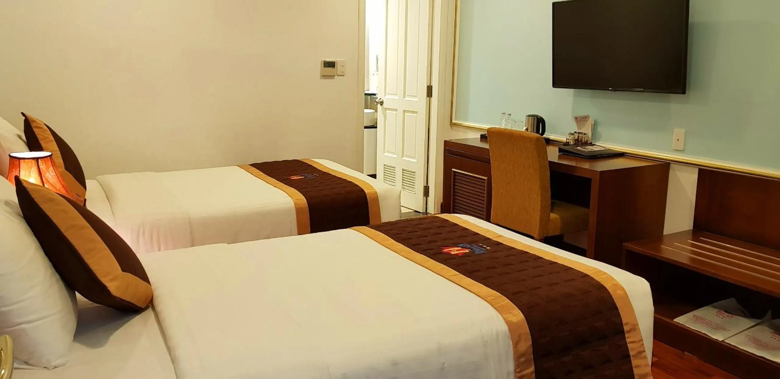 Bed in Huong Sen Annex Hotel