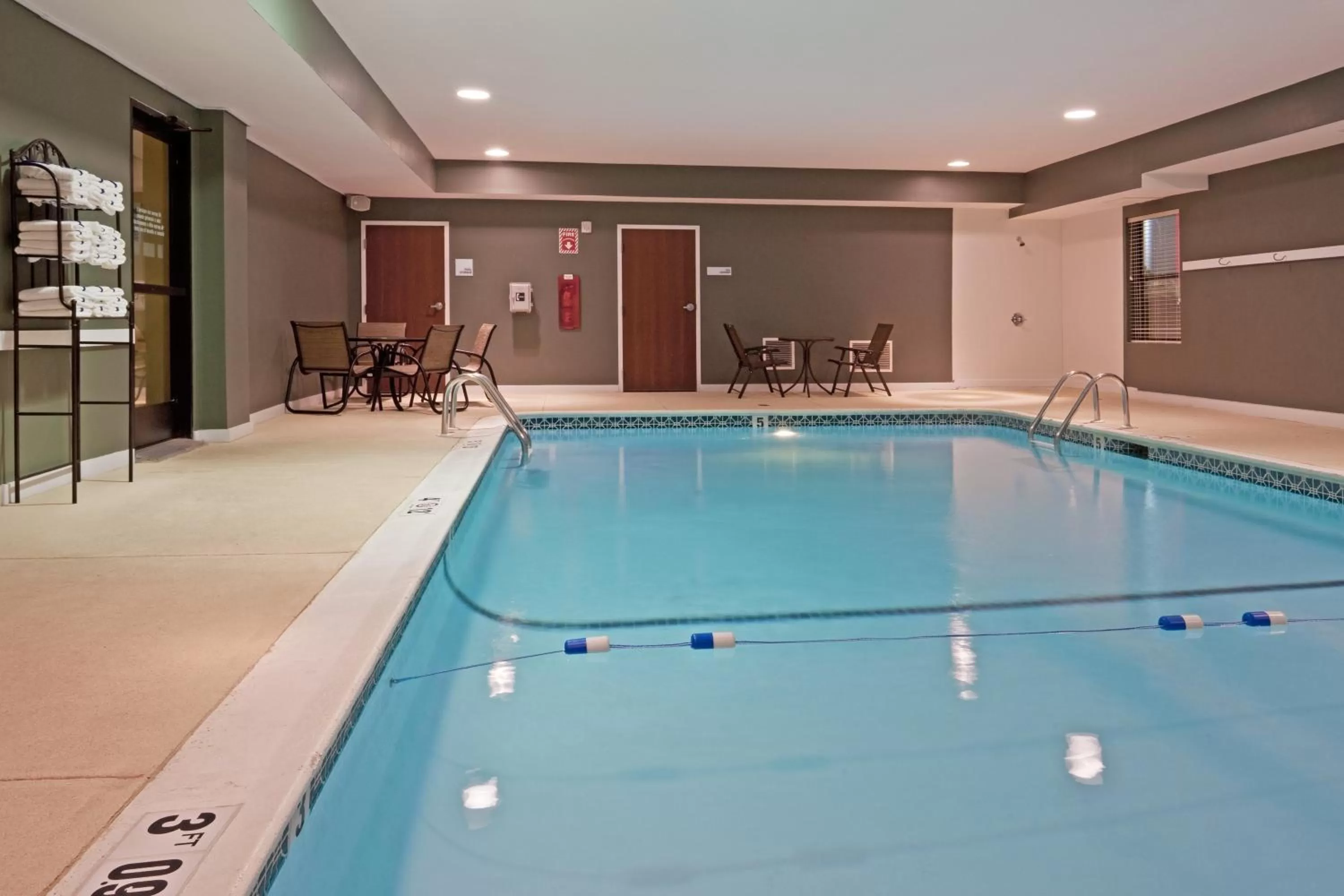Swimming pool in Best Western North Attleboro - Providence Beltway
