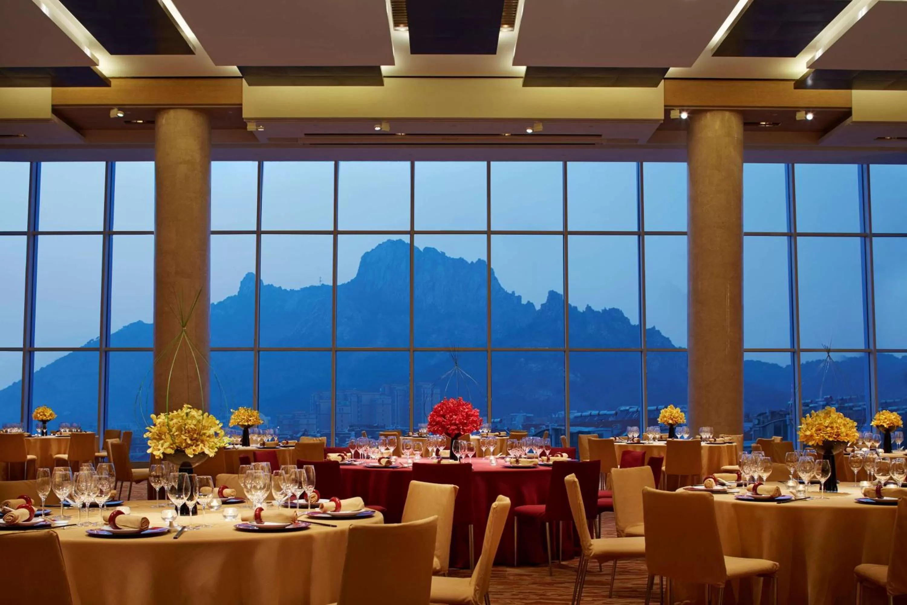 On site in Hyatt Regency Qingdao - Stone old beach - Exhibition Center