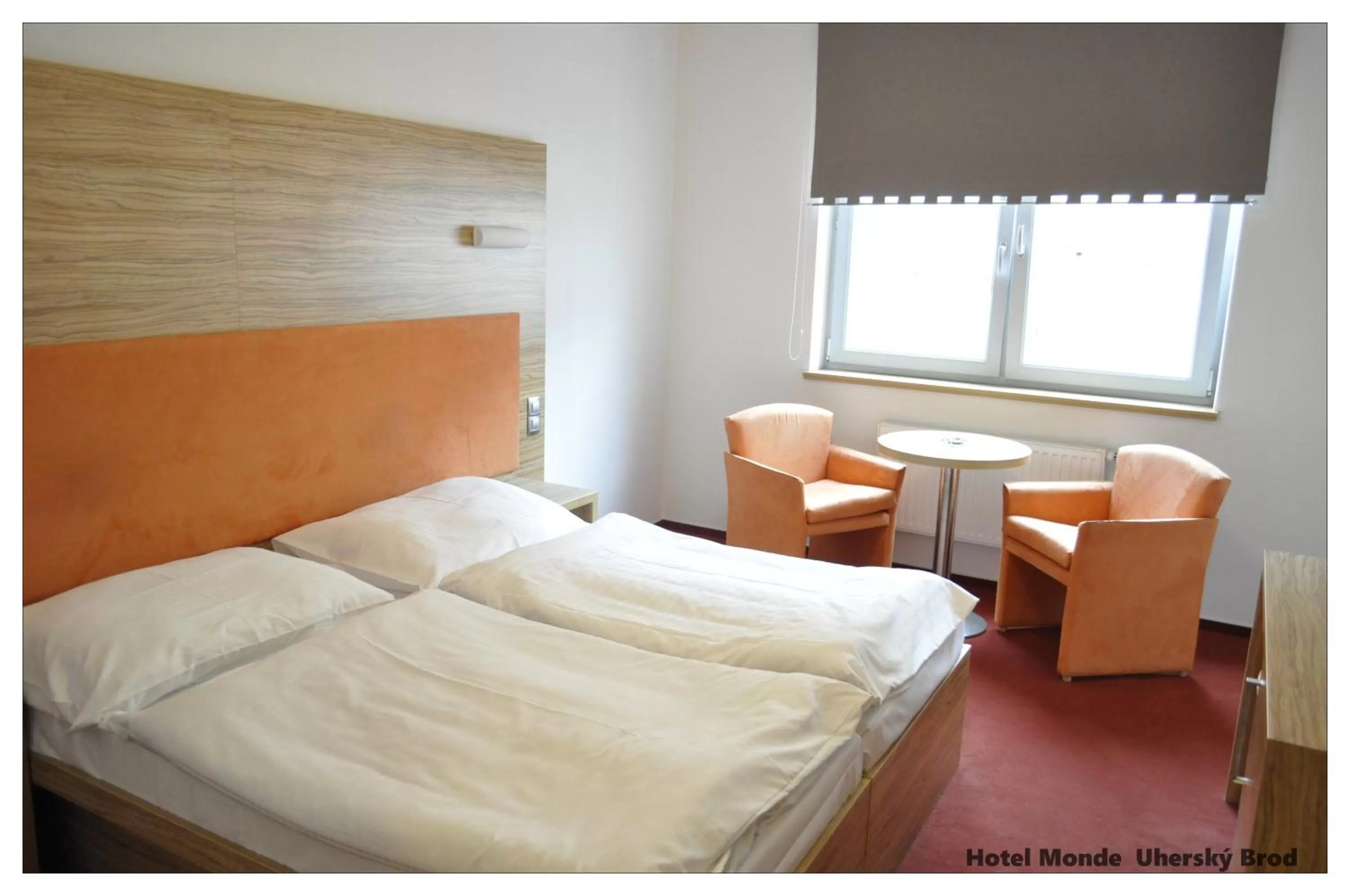 Bedroom, Bed in Hotel Monde