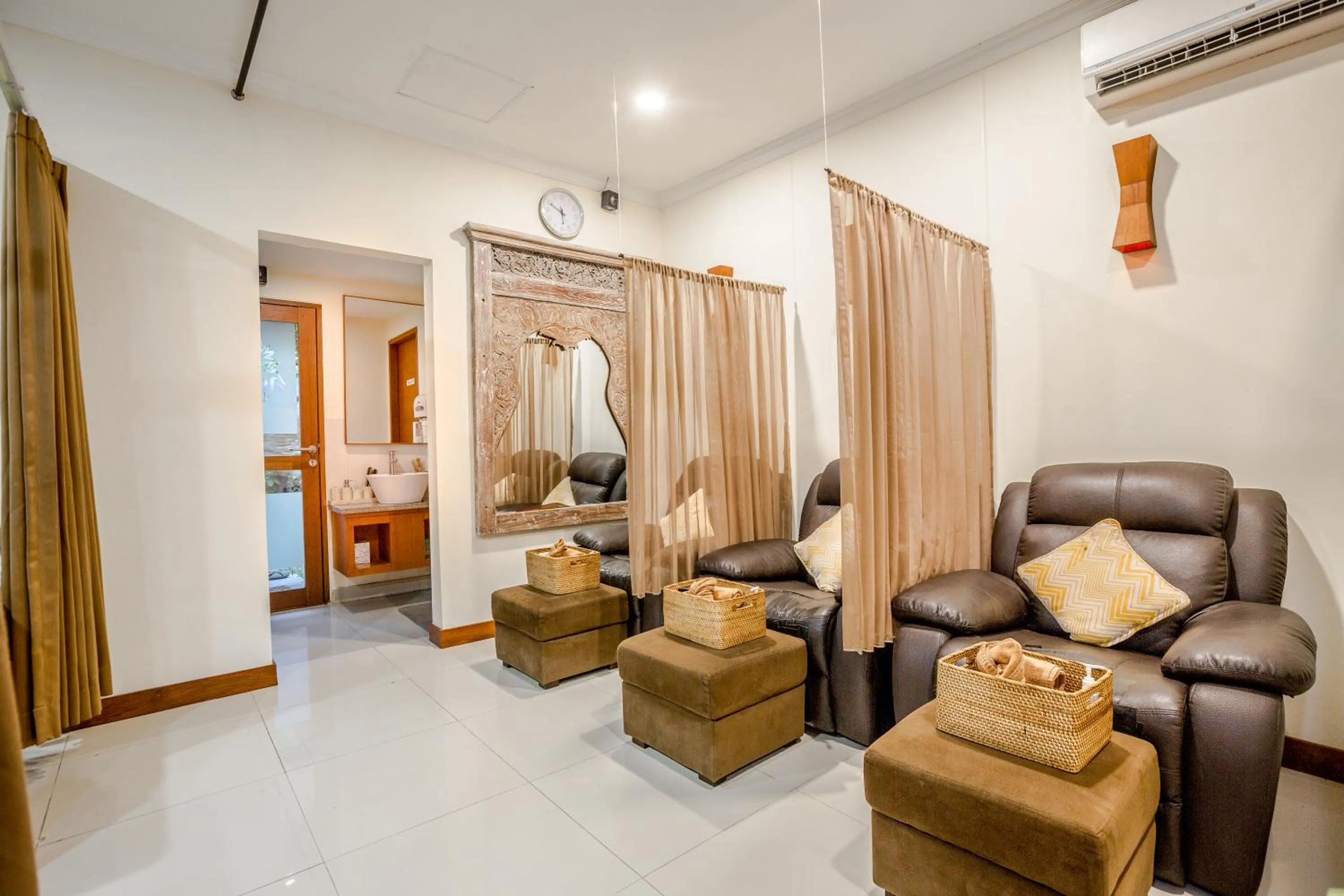Spa and wellness centre/facilities in Lokal Bali Hostel