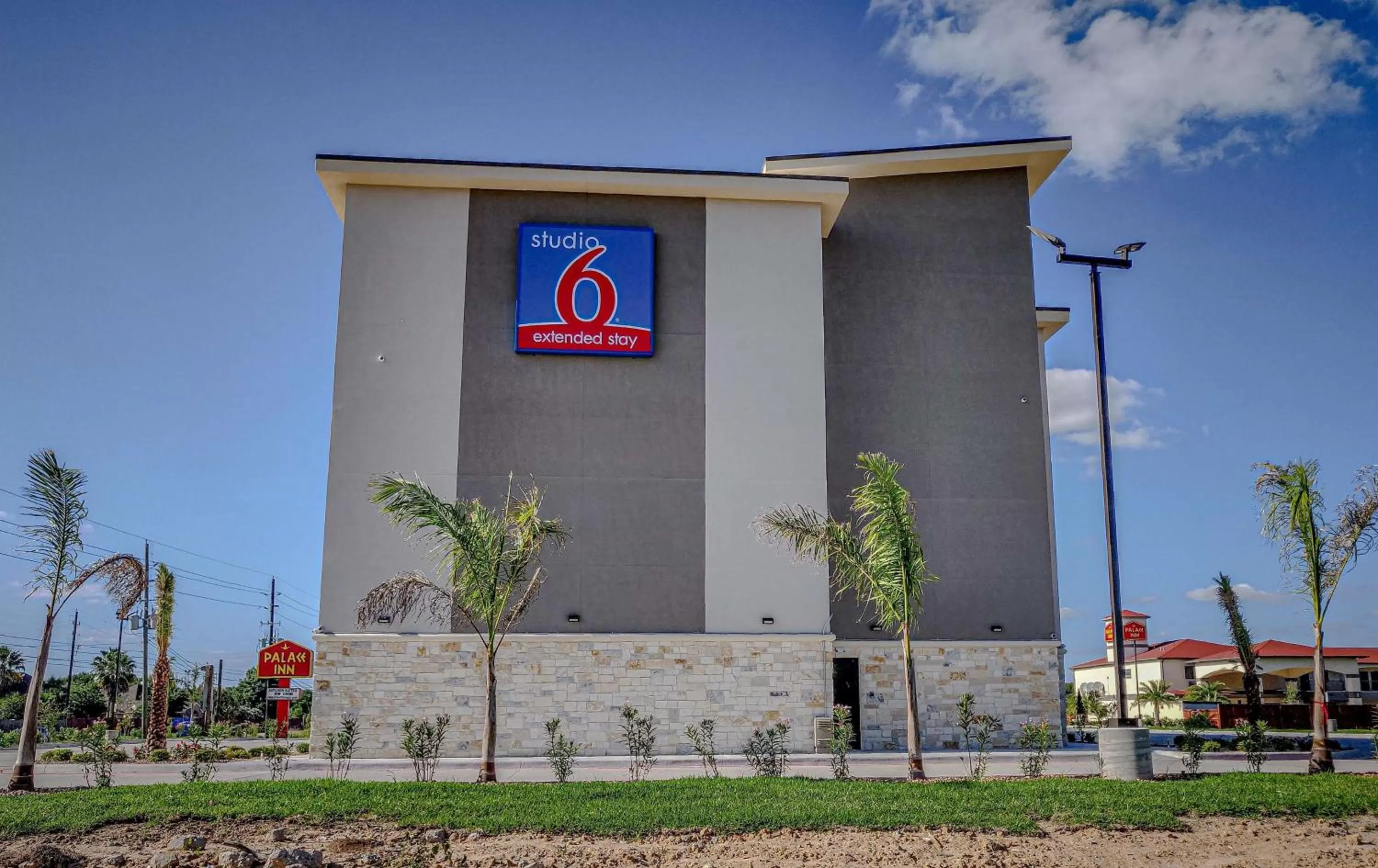 Property building in Studio 6 Katy, Tx