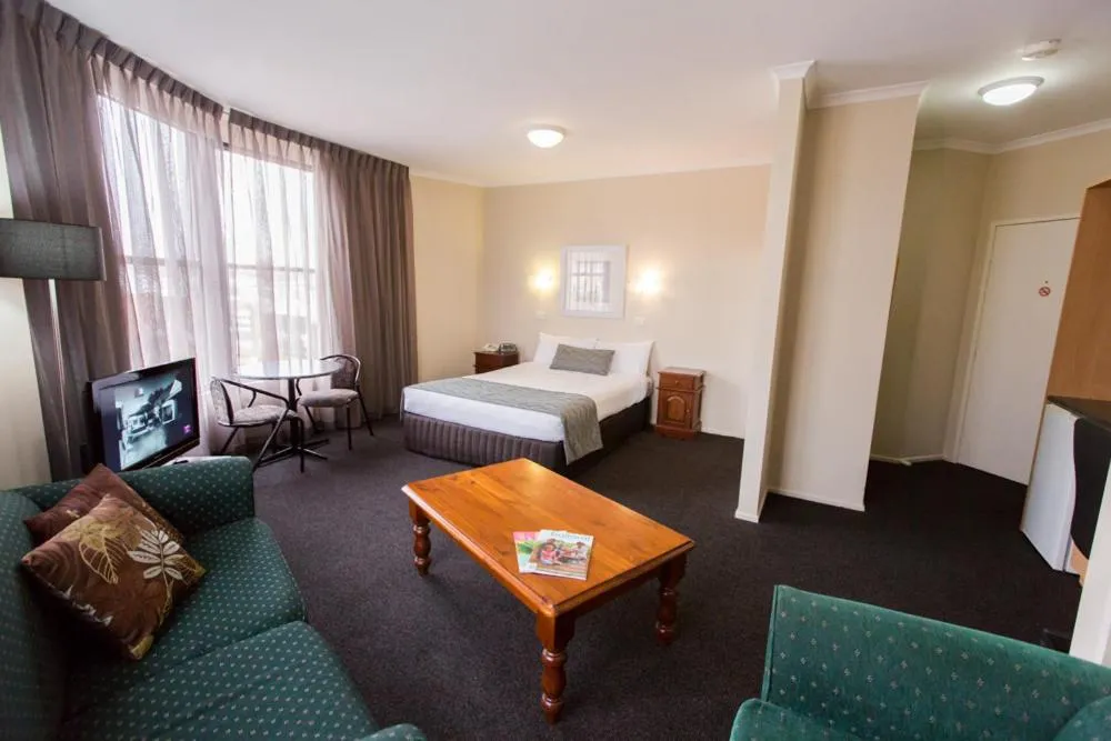 Photo of the whole room, Bed in Barkly Motorlodge