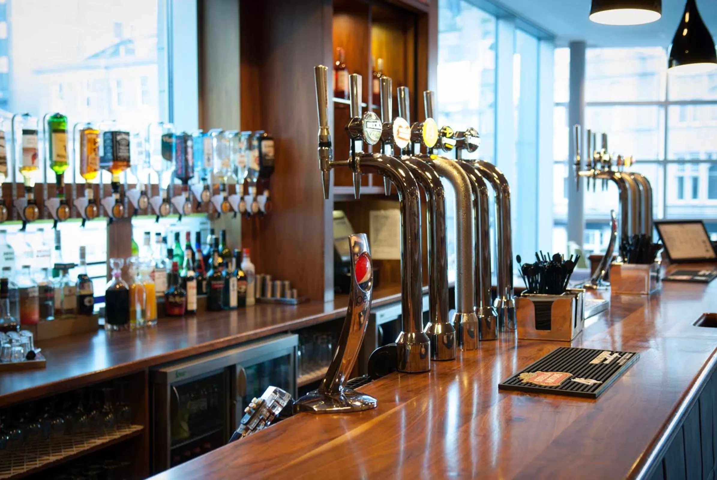 Lounge or bar in Leonardo Hotel Aberdeen