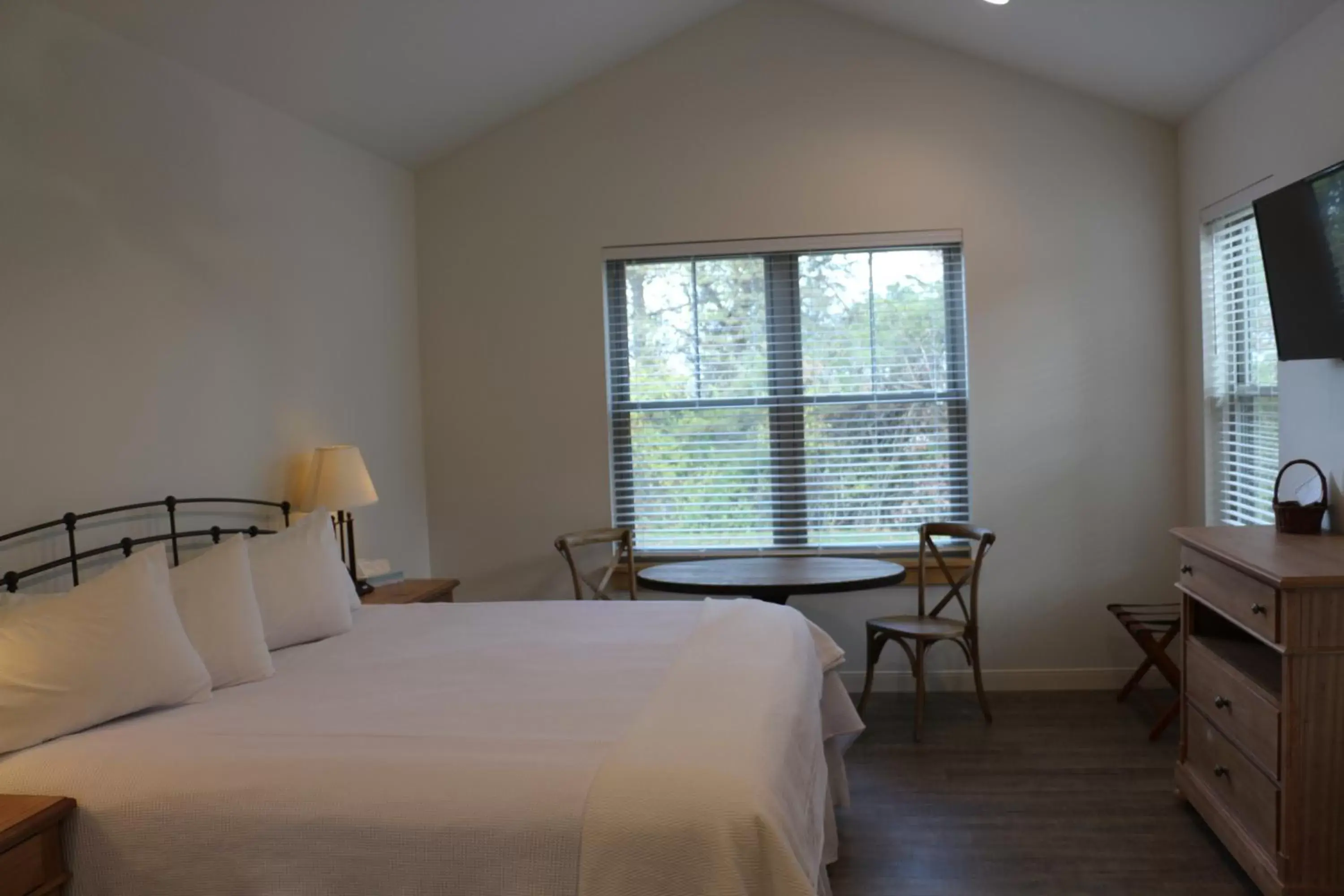 Deluxe King Suite in Cedar Creek Deluxe King Suite in Cedar Creek