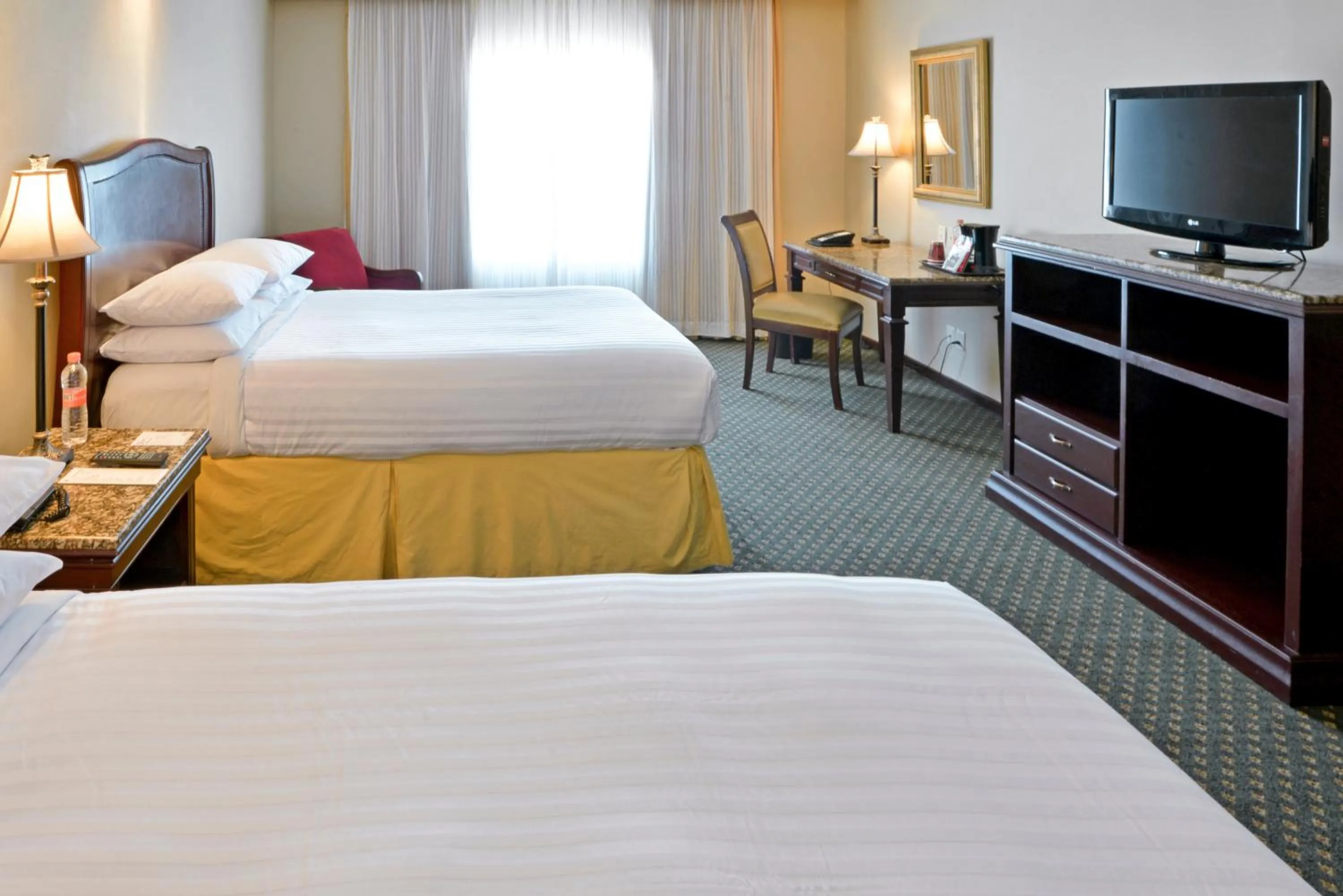 Photo of the whole room, Bed in Marriott Torreon Hotel