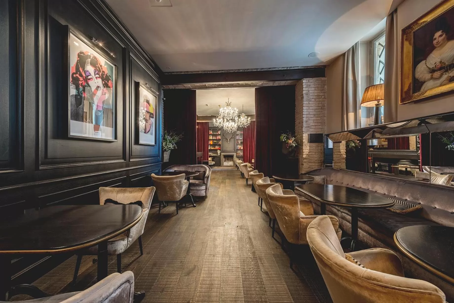 Lounge or bar in DOM Hotel Roma - Preferred Hotels & Resorts