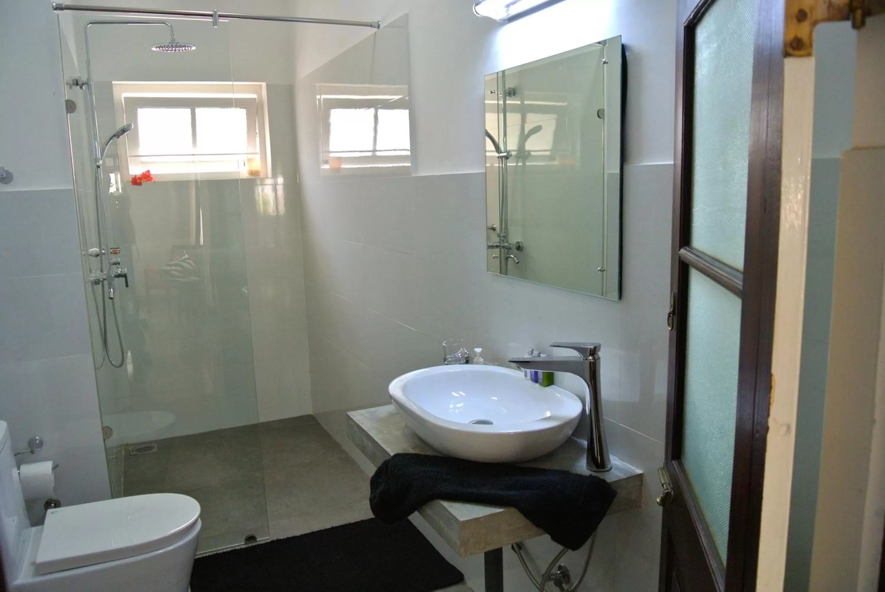 Day, Bathroom in "27" Spathodea- Oasis in the City