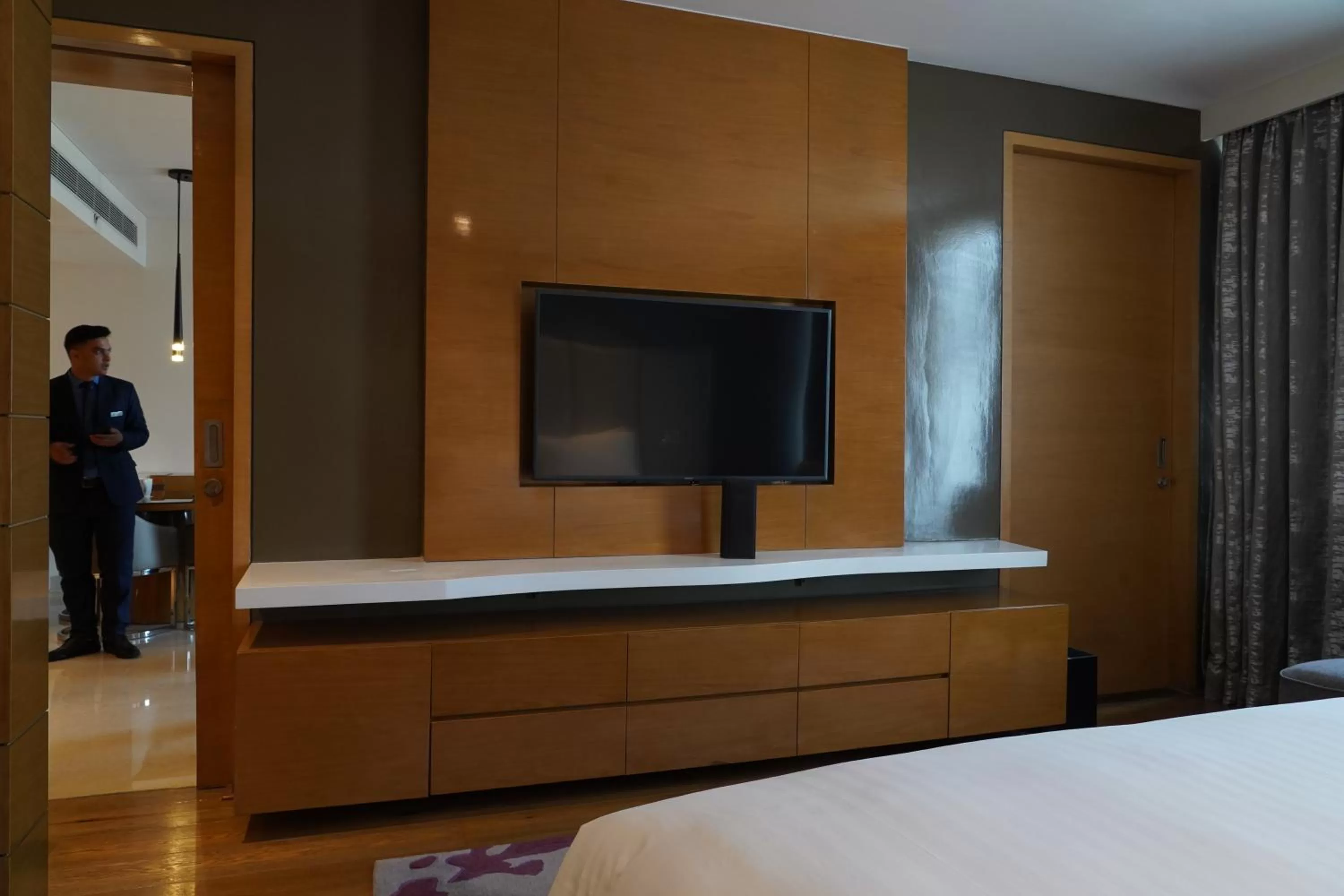 TV and multimedia, Bed in Marriott Executive Apartments Hyderabad
