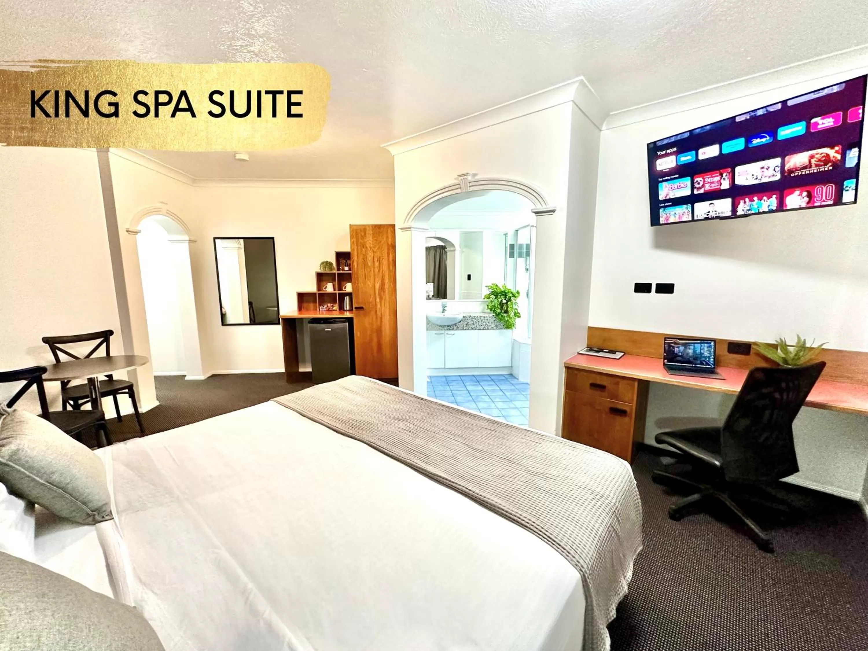 Bathroom, Bed in Mackay Resort Motel