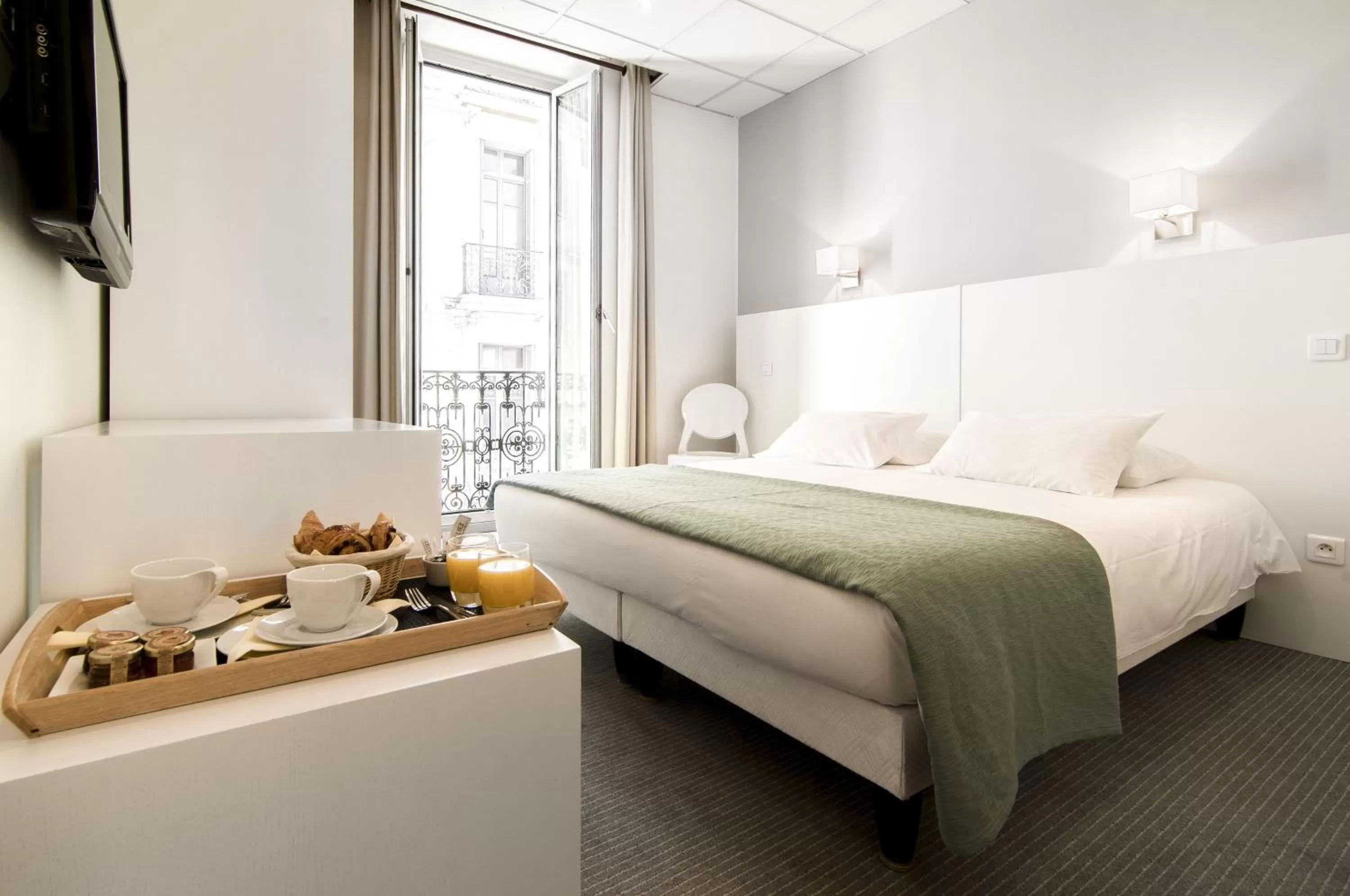 Bed in Hôtel P.L.M.