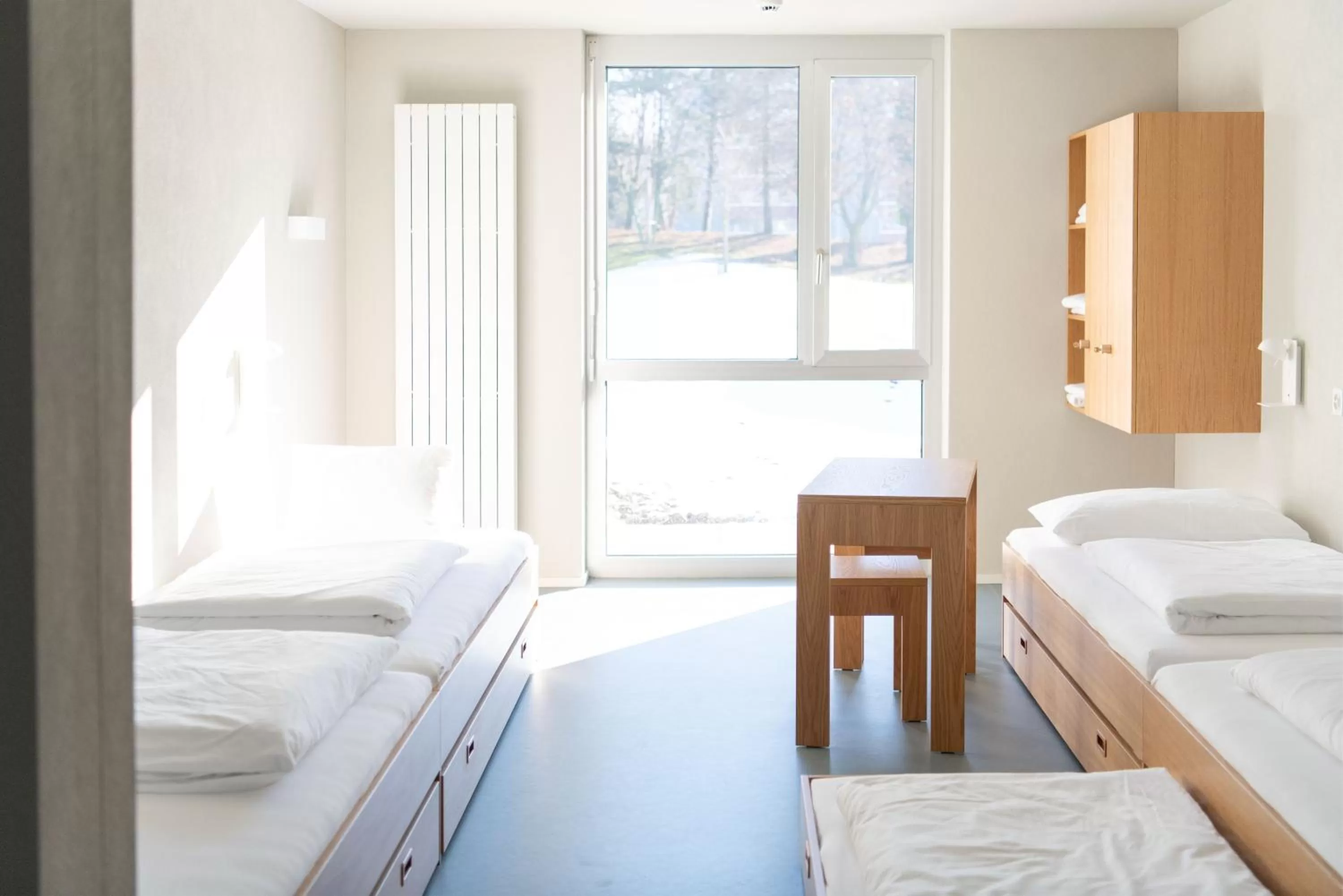 Photo of the whole room, Bed in lintharena ag