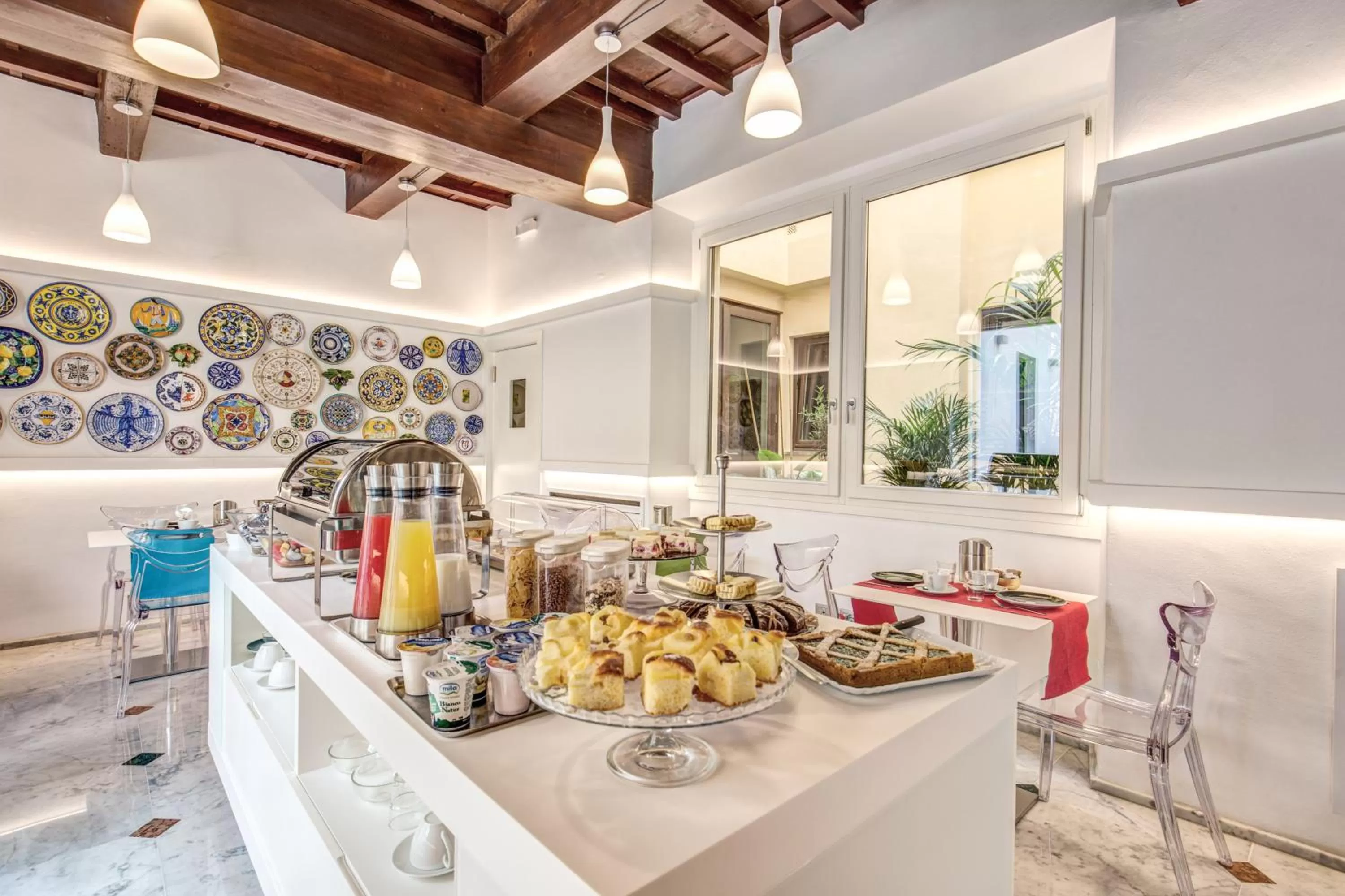 Restaurant/places to eat in Hotel Boston