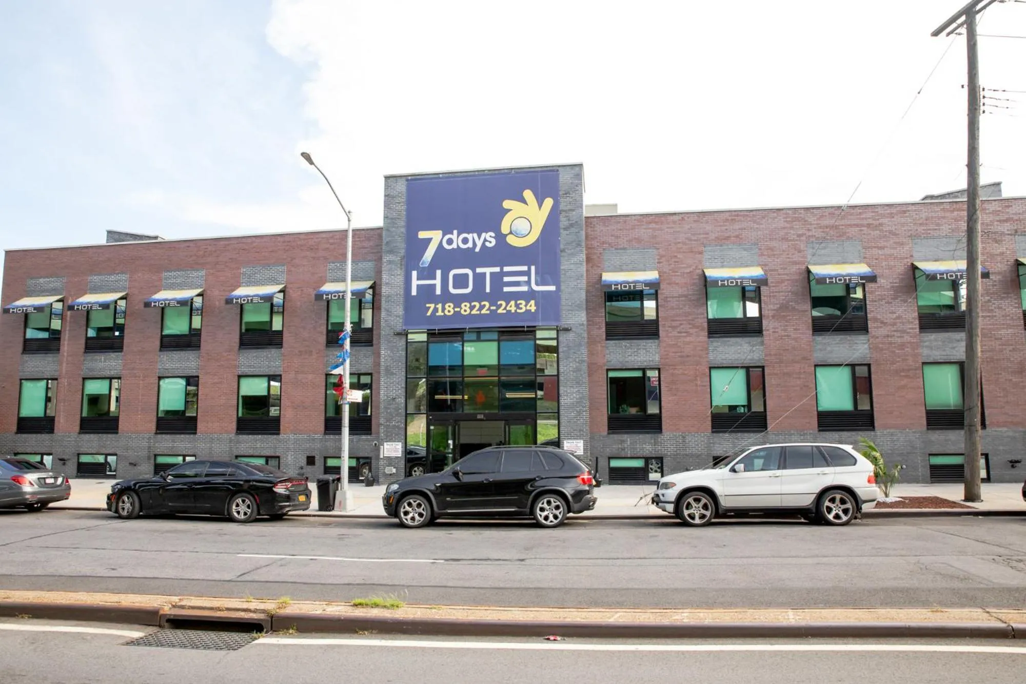 Property building in 7 Days Hotel