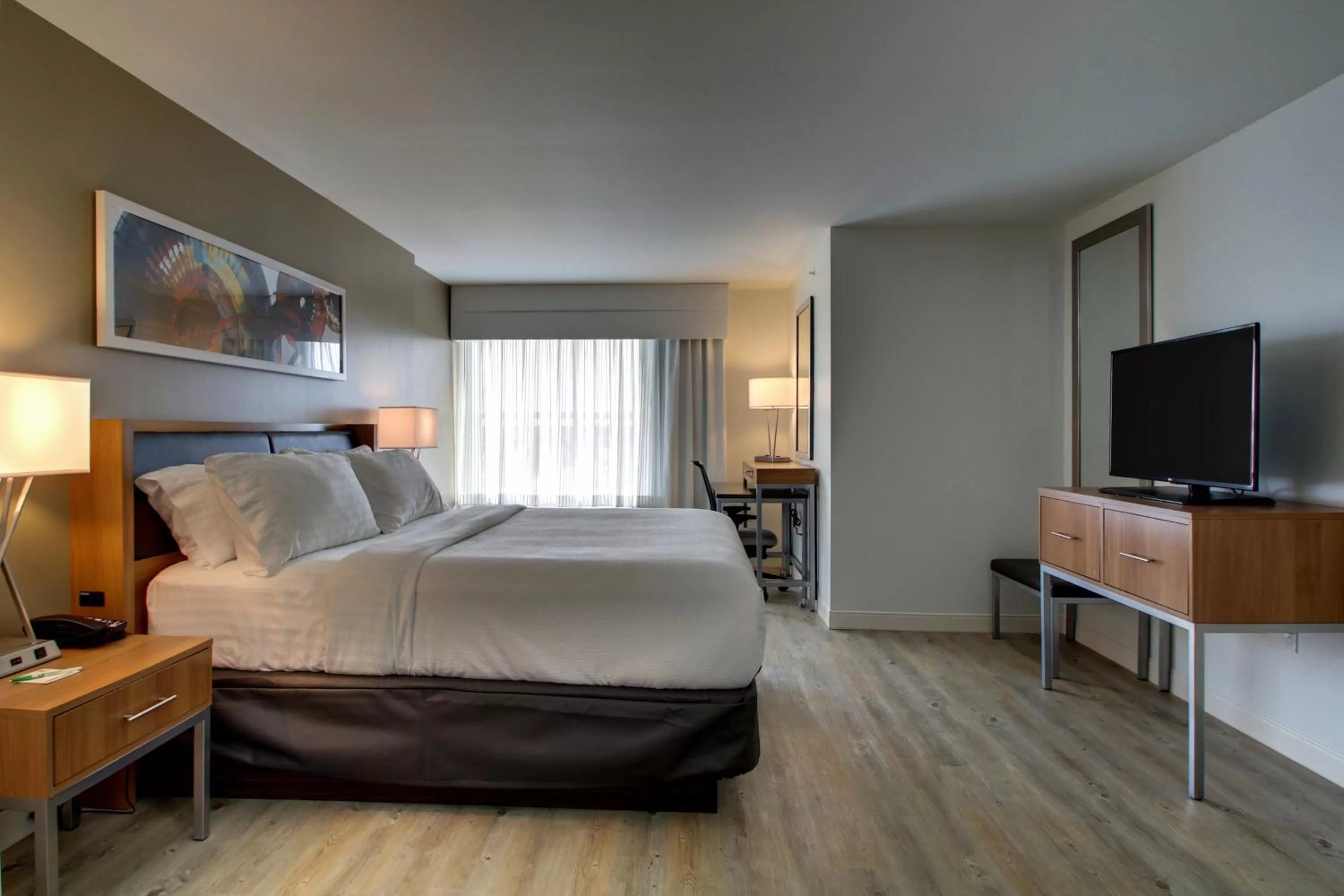 Photo of the whole room, Bed in Holiday Inn & Suites Peoria at Grand Prairie by IHG