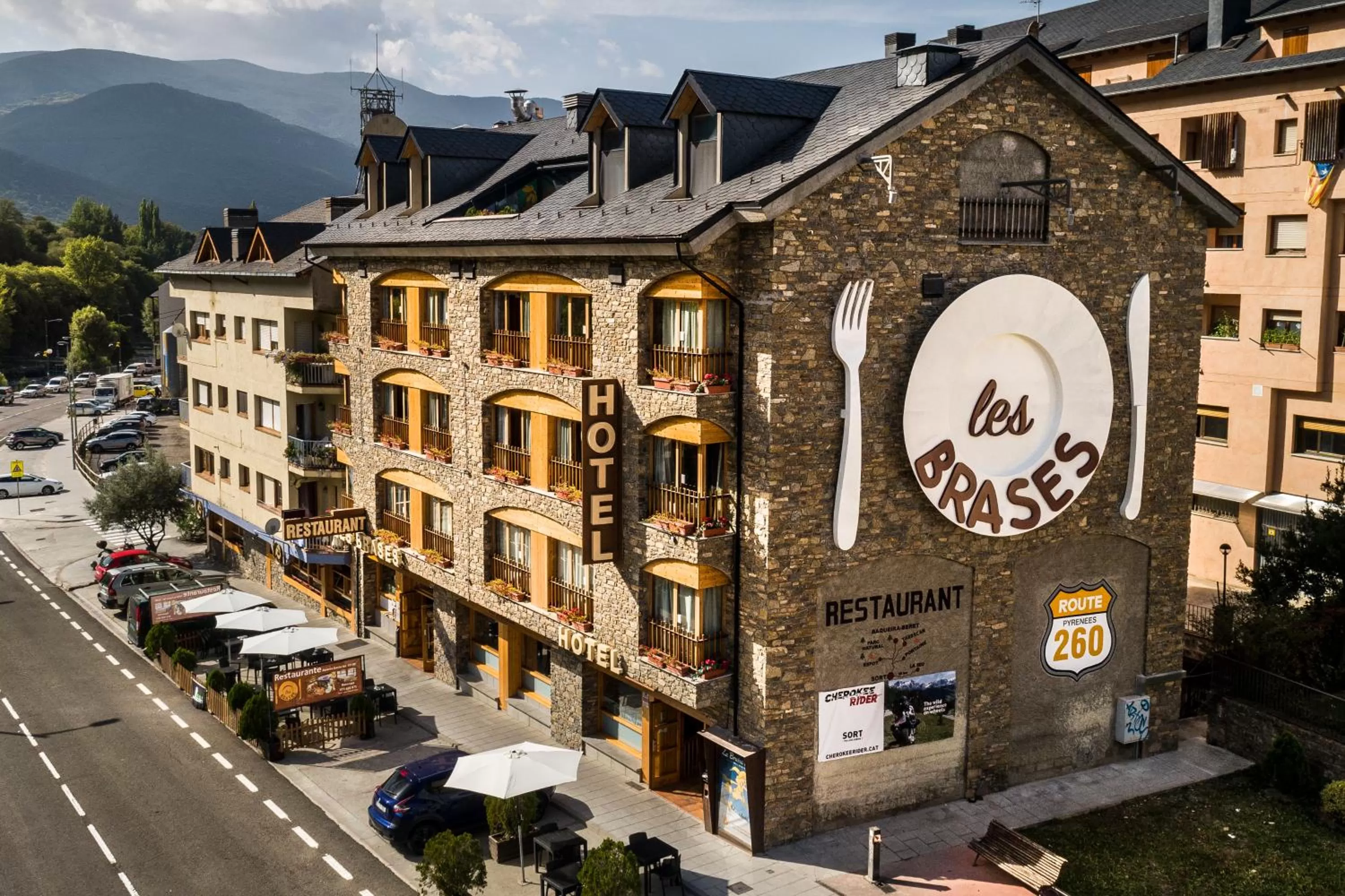 Property building in Hotel Restaurant Les Brases