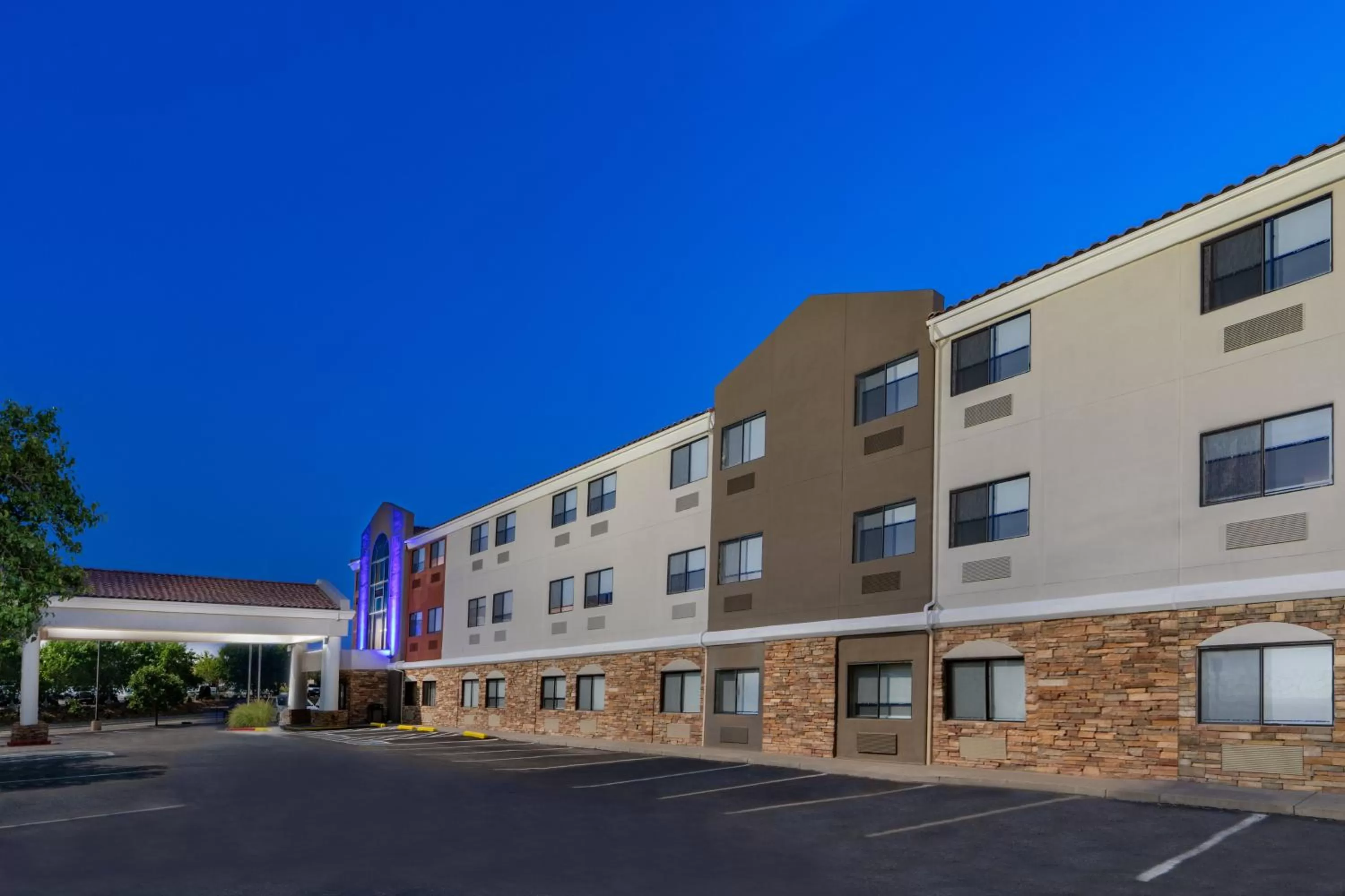 Property building in Holiday Inn Express Hotel & Suites Albuquerque - North Balloon Fiesta Park by IHG
