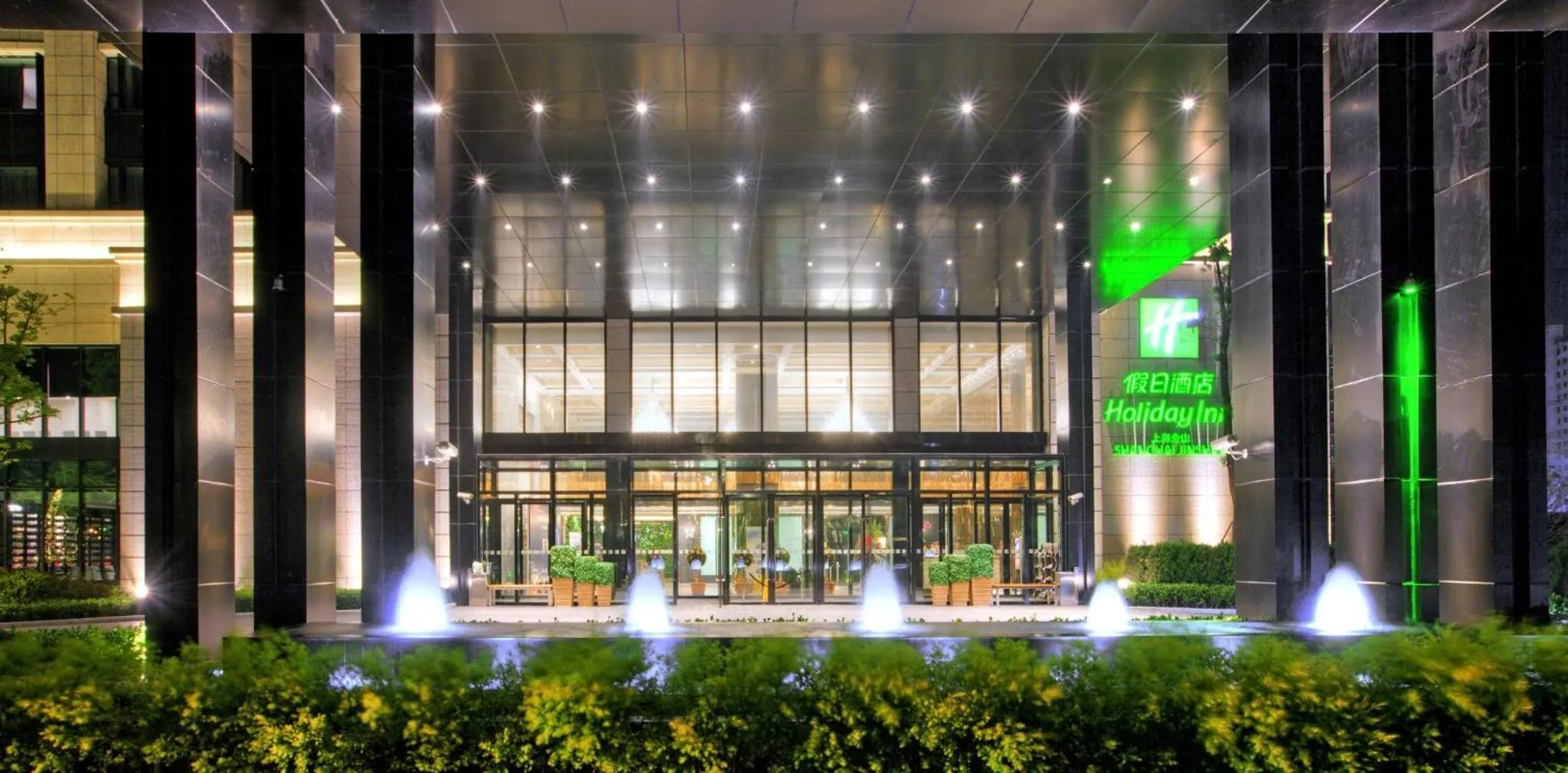 Property building in Crowne Plaza Shanghai Jinshan by IHG