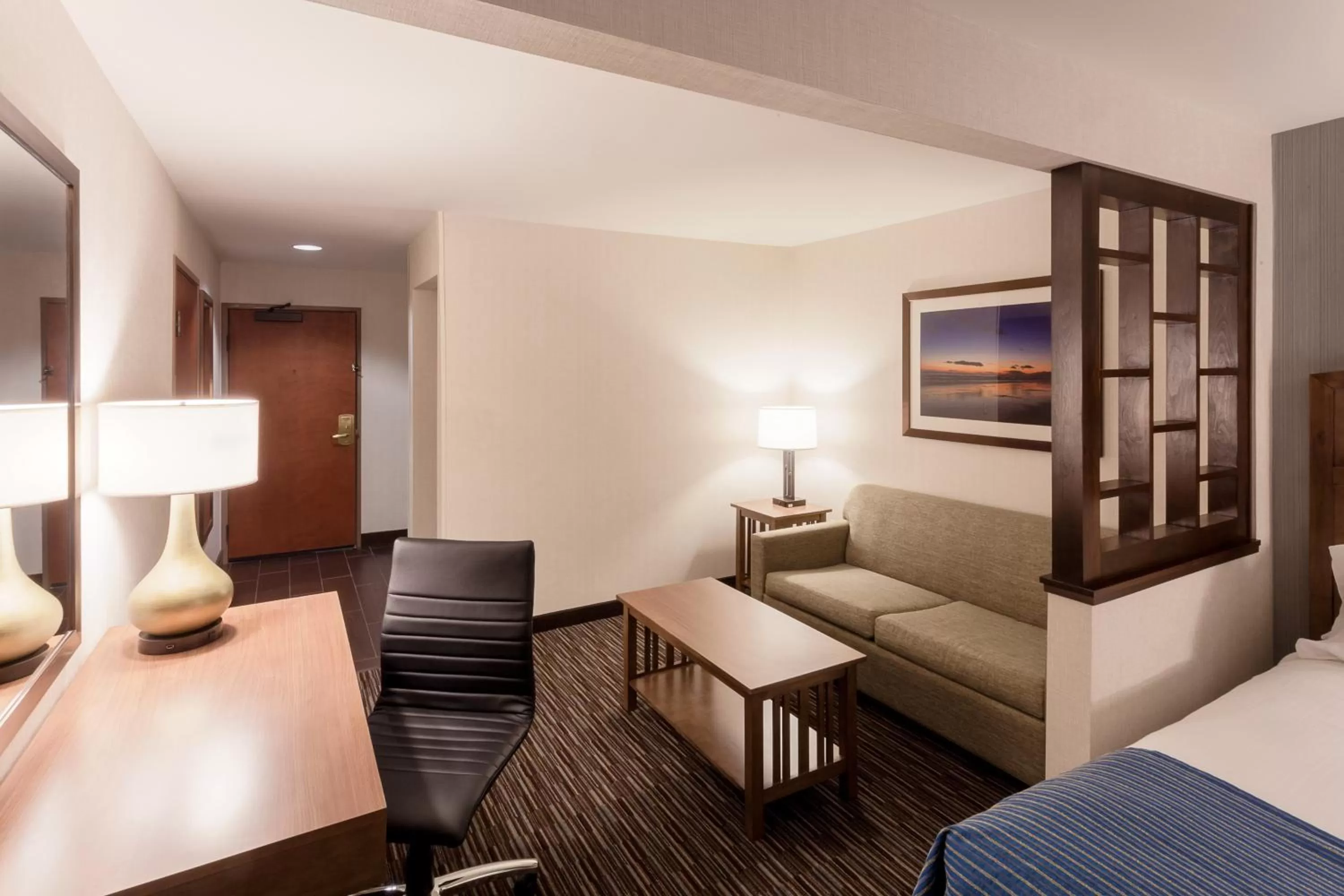 Photo of the whole room, Bed in Holiday Inn Express & Suites Carpinteria by IHG