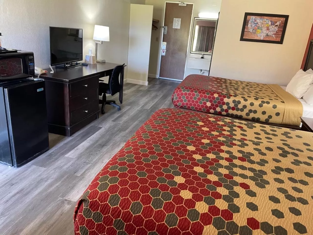 TV and multimedia, Bed in Perry Inn & Suites By Capital O National Fairground GA I 75