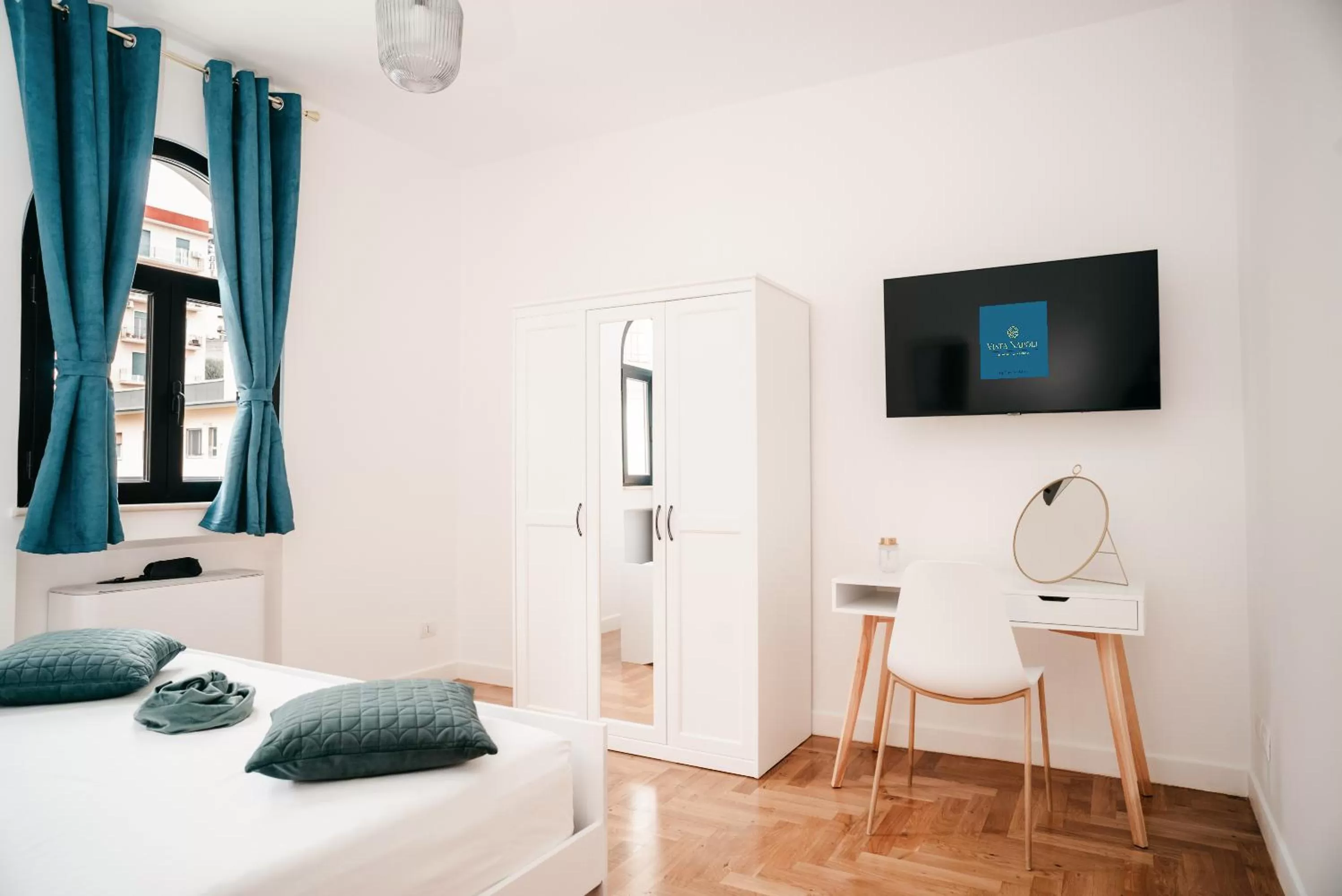 TV and multimedia, Bed in Vista Napoli Residence by Casa Napoletana
