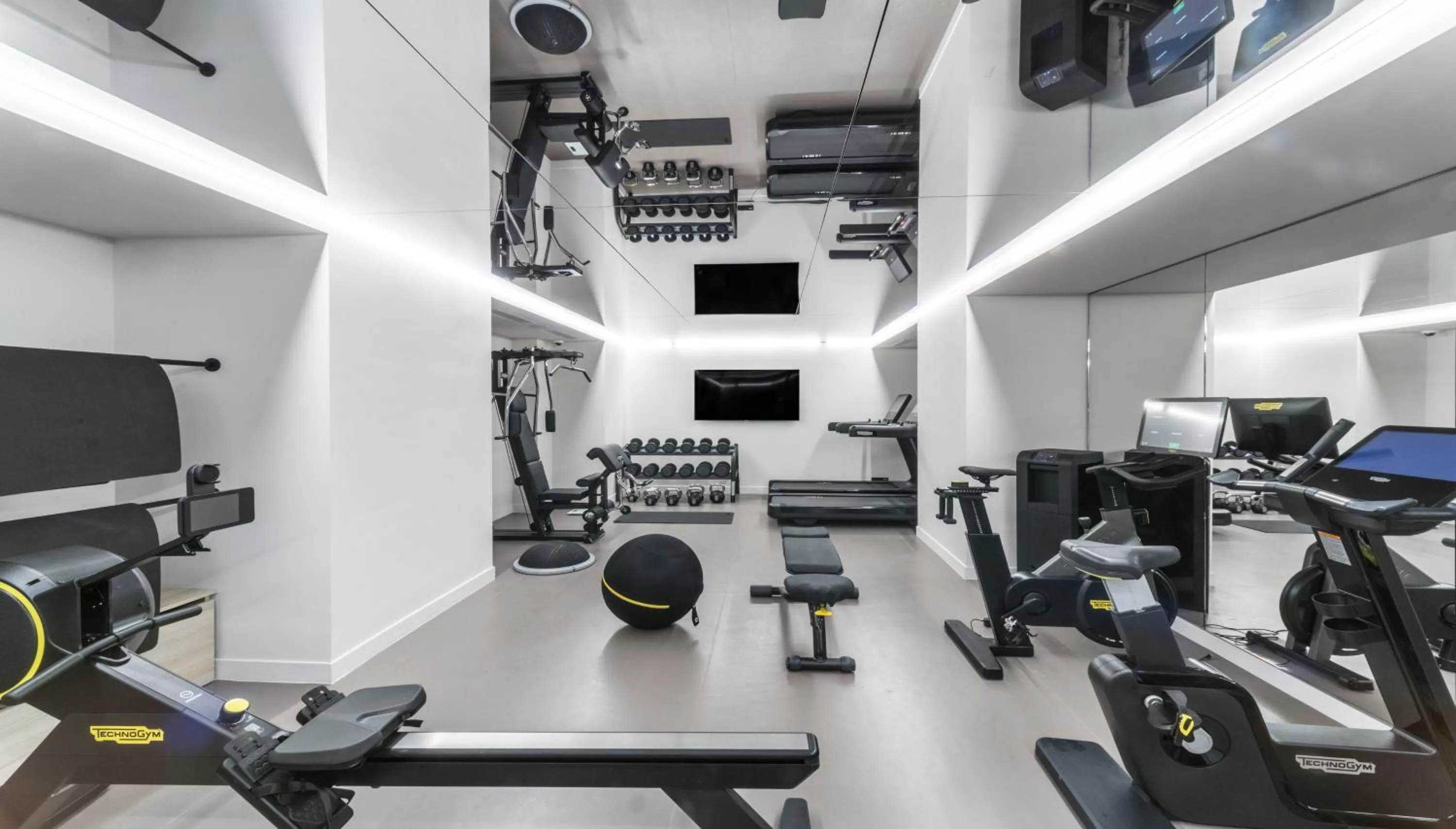 Fitness centre/facilities in Kimpton - St Honoré Paris by IHG
