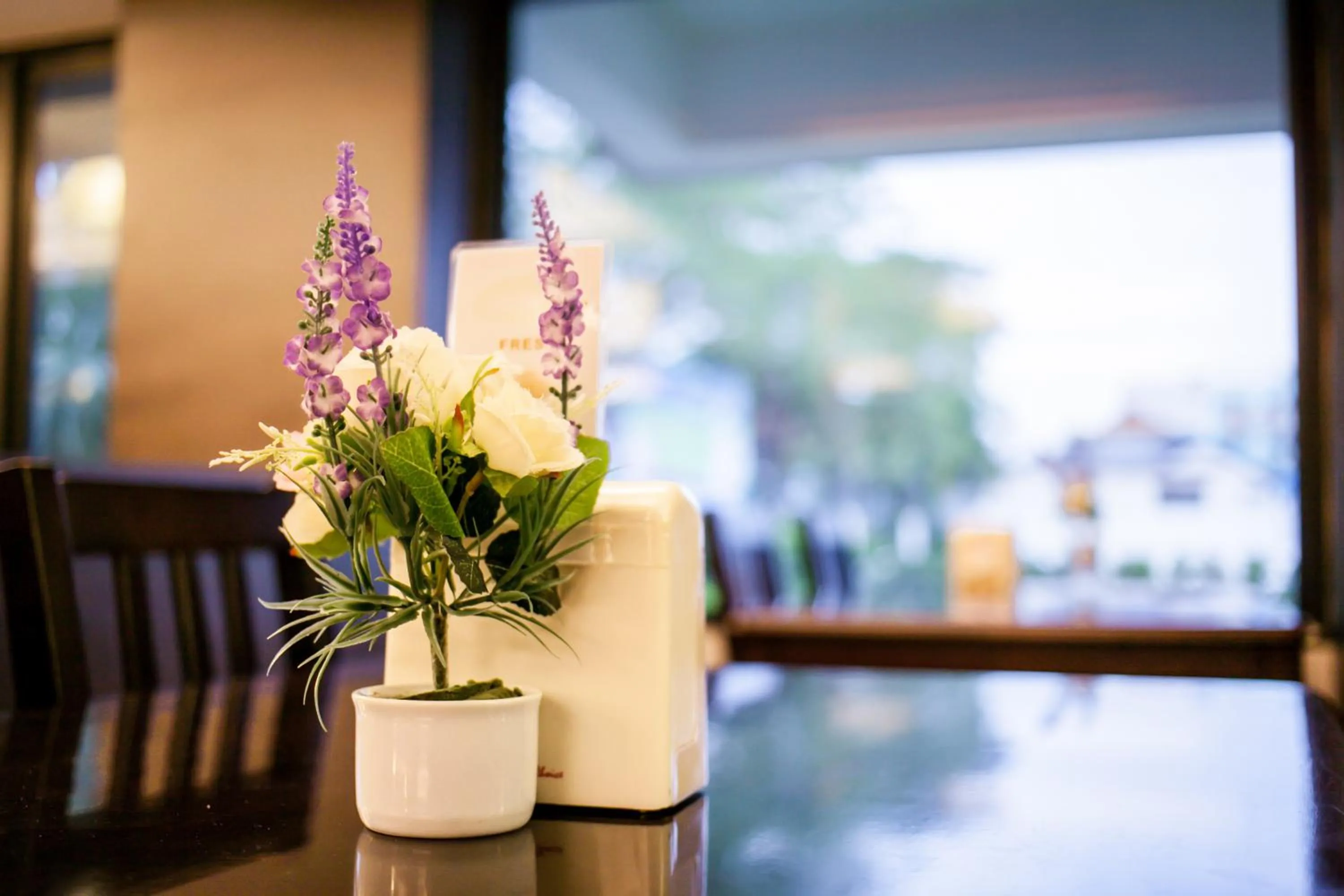 Restaurant/places to eat in Grand Tara Garden Thai Hotel