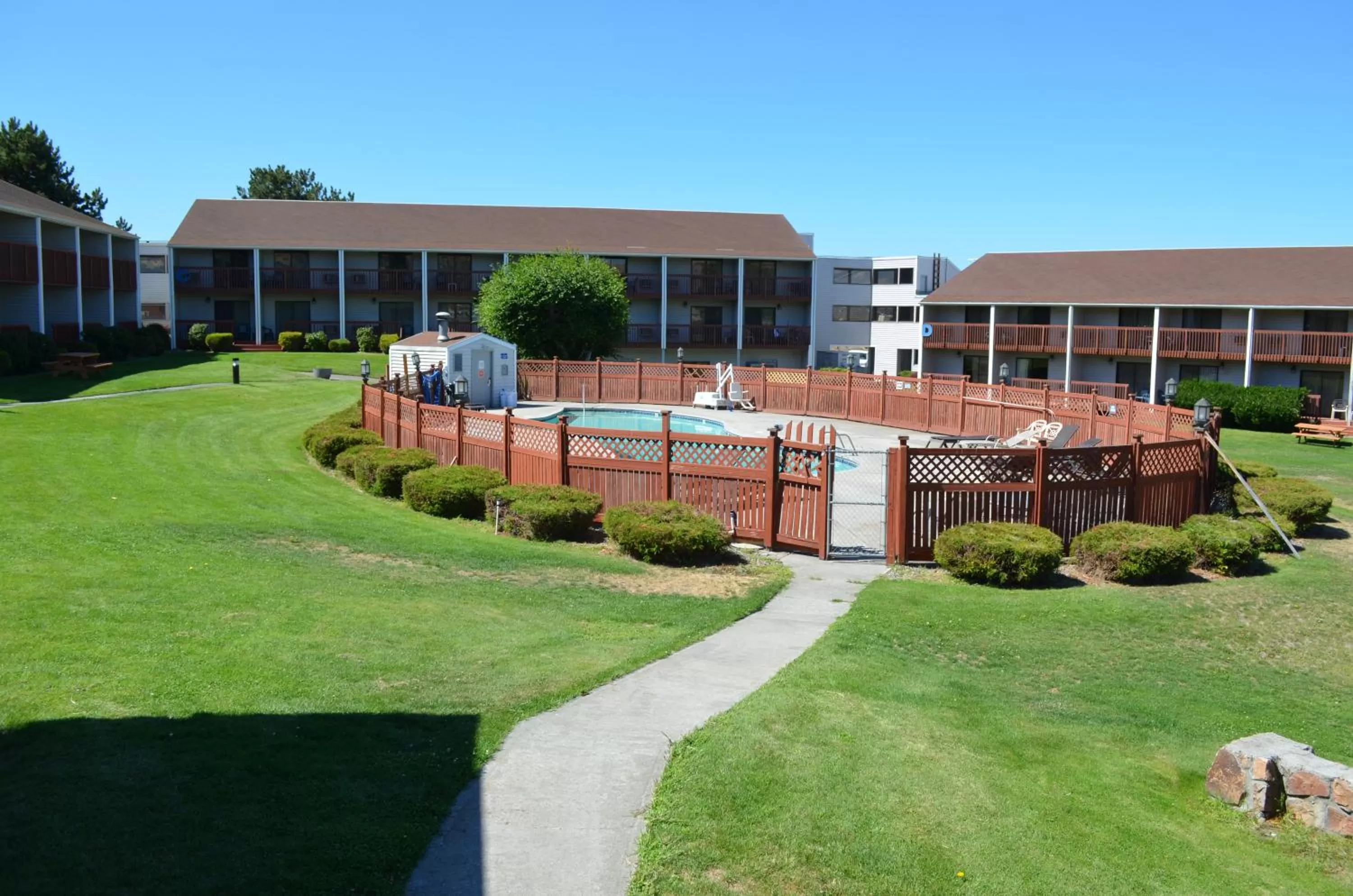 Swimming pool, Property Building in Shilo Inns Suites The Dalles