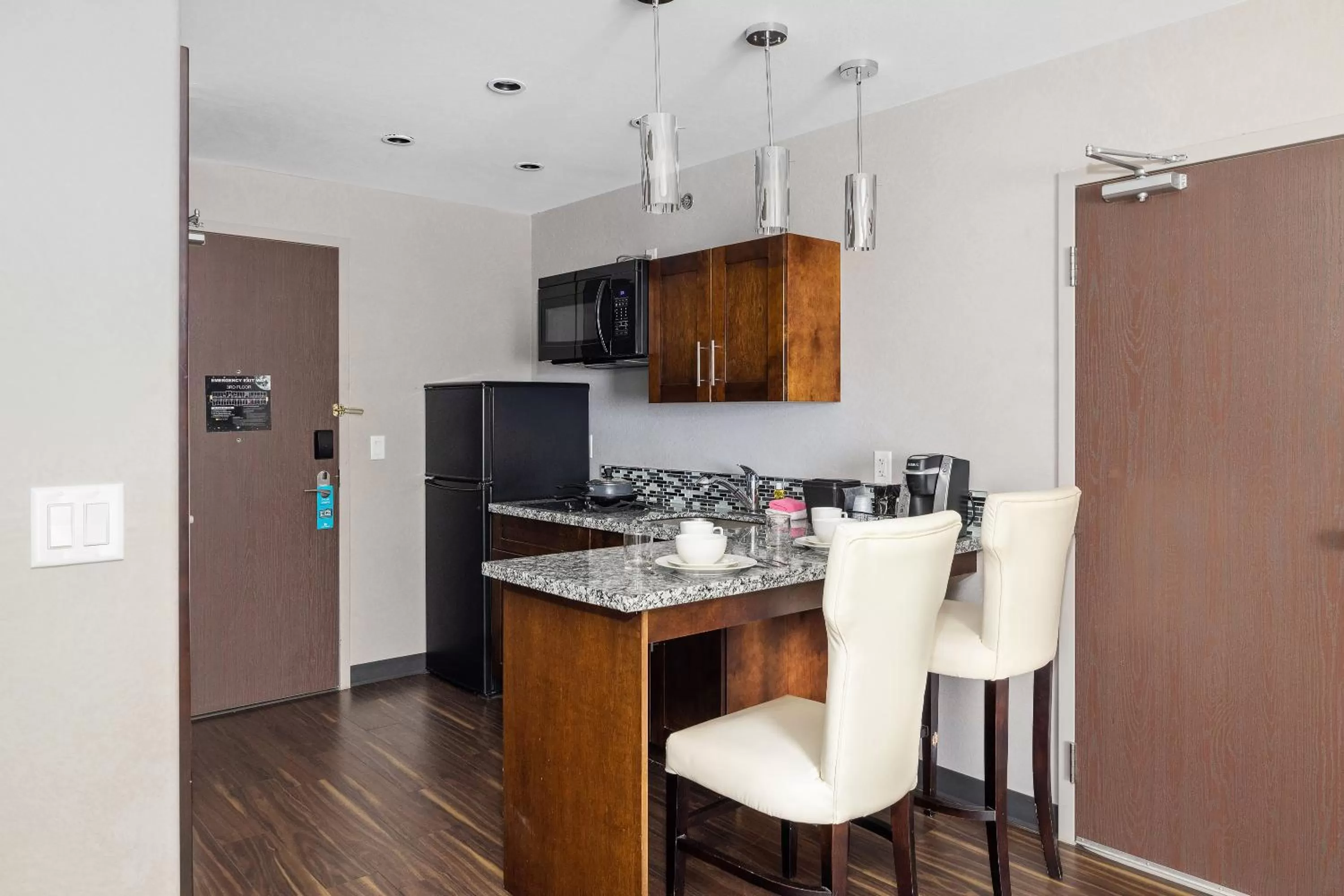 Kitchen or kitchenette in Home Inn & Suites Yorkton