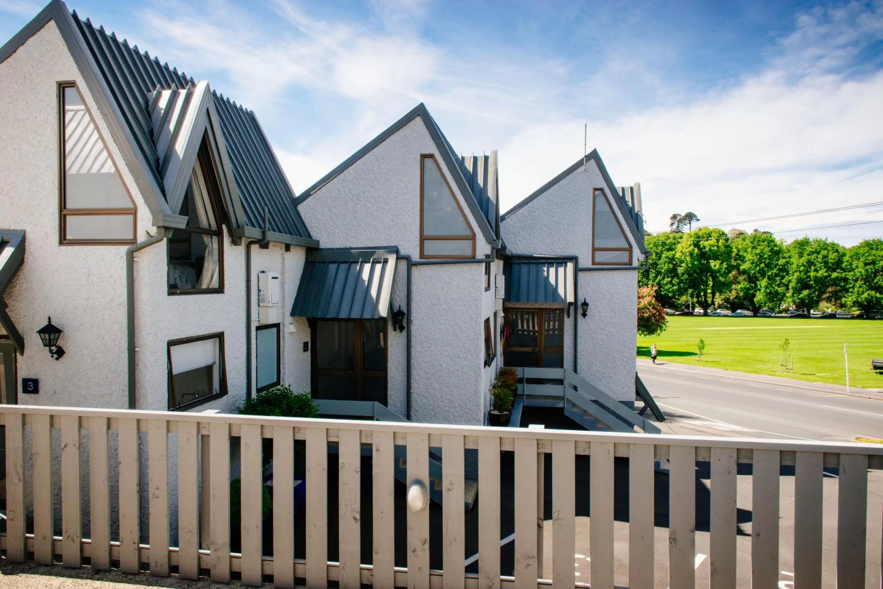 Facade/entrance in Aria on Bank