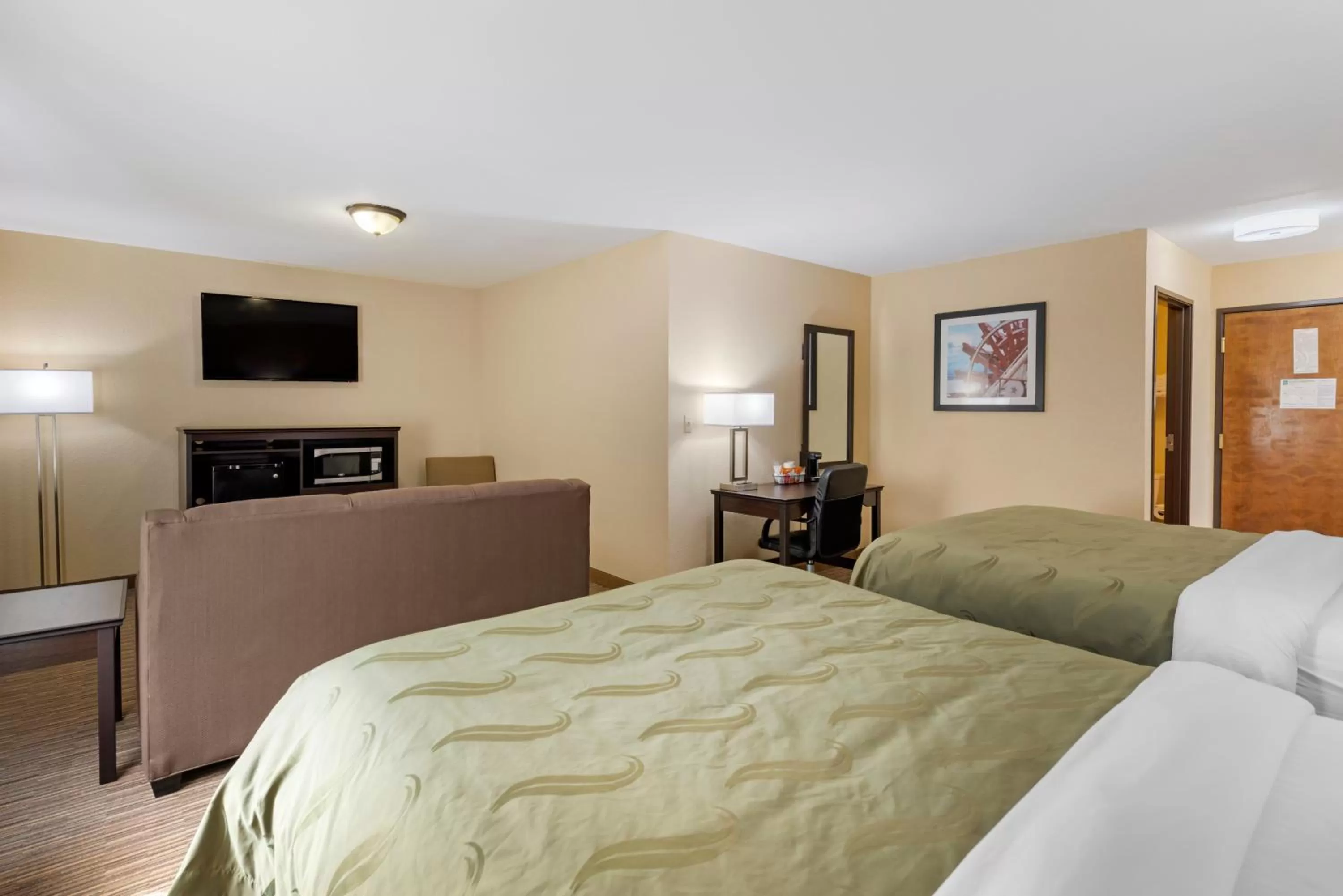 Bed in Quality Inn & Suites Brandenburg - Fort Knox