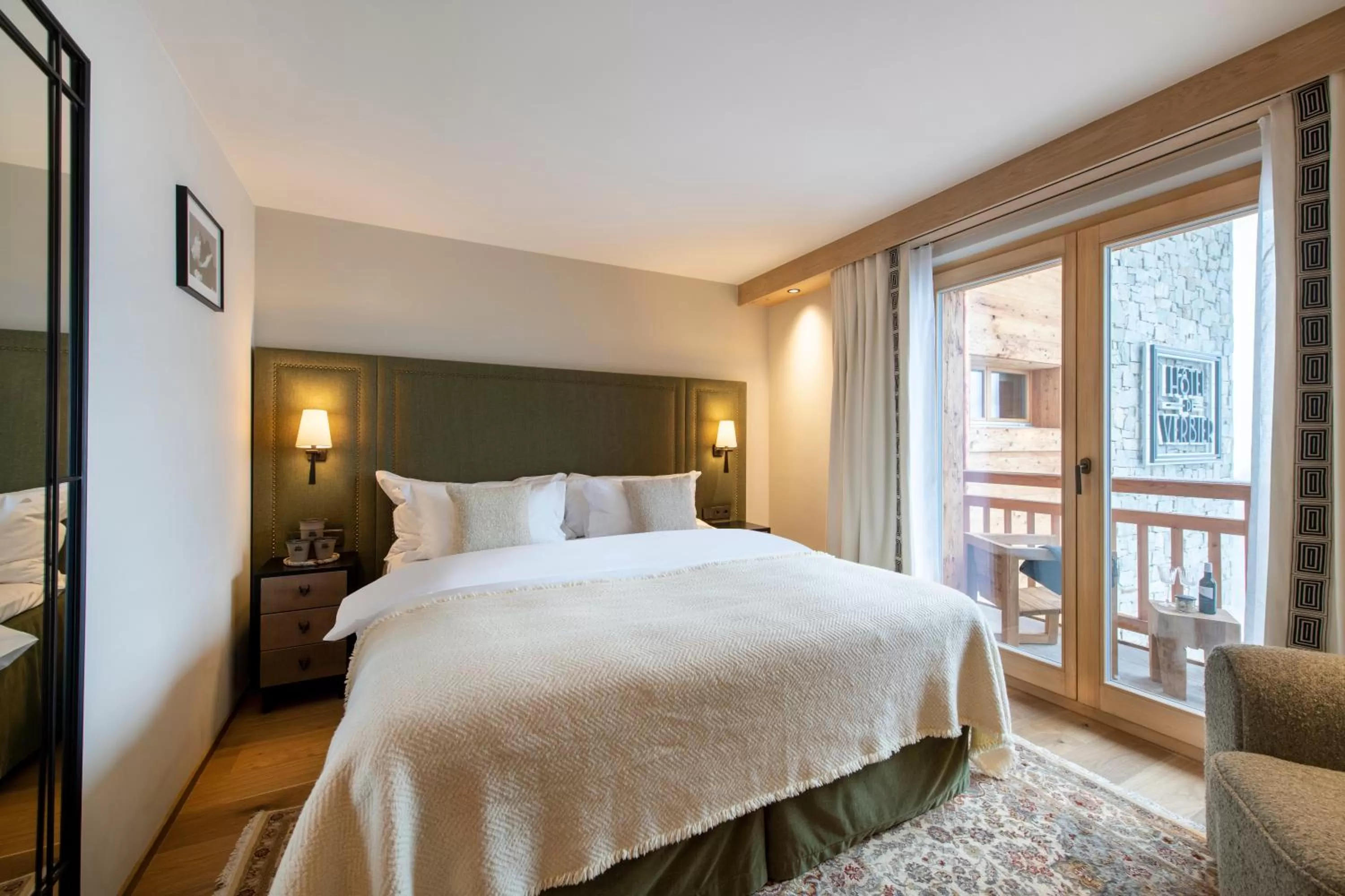 Photo of the whole room, Bed in Hôtel de Verbier SUP