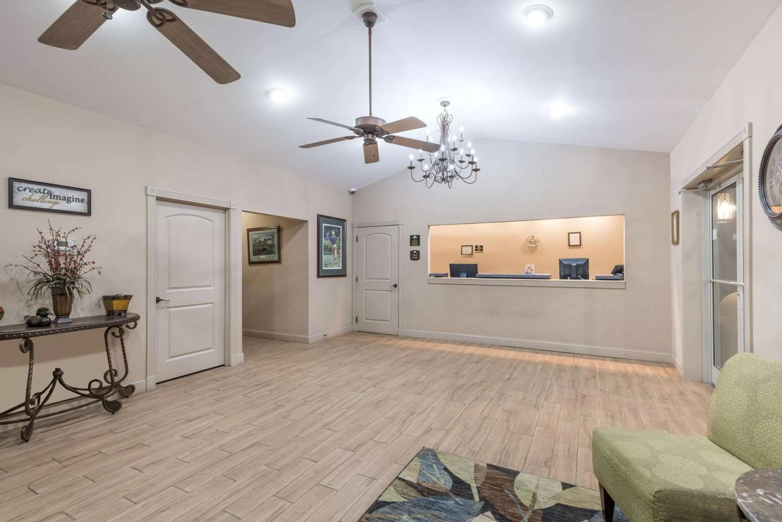 Lobby or reception in Days Inn by Wyndham Jellico - Tennessee State Line