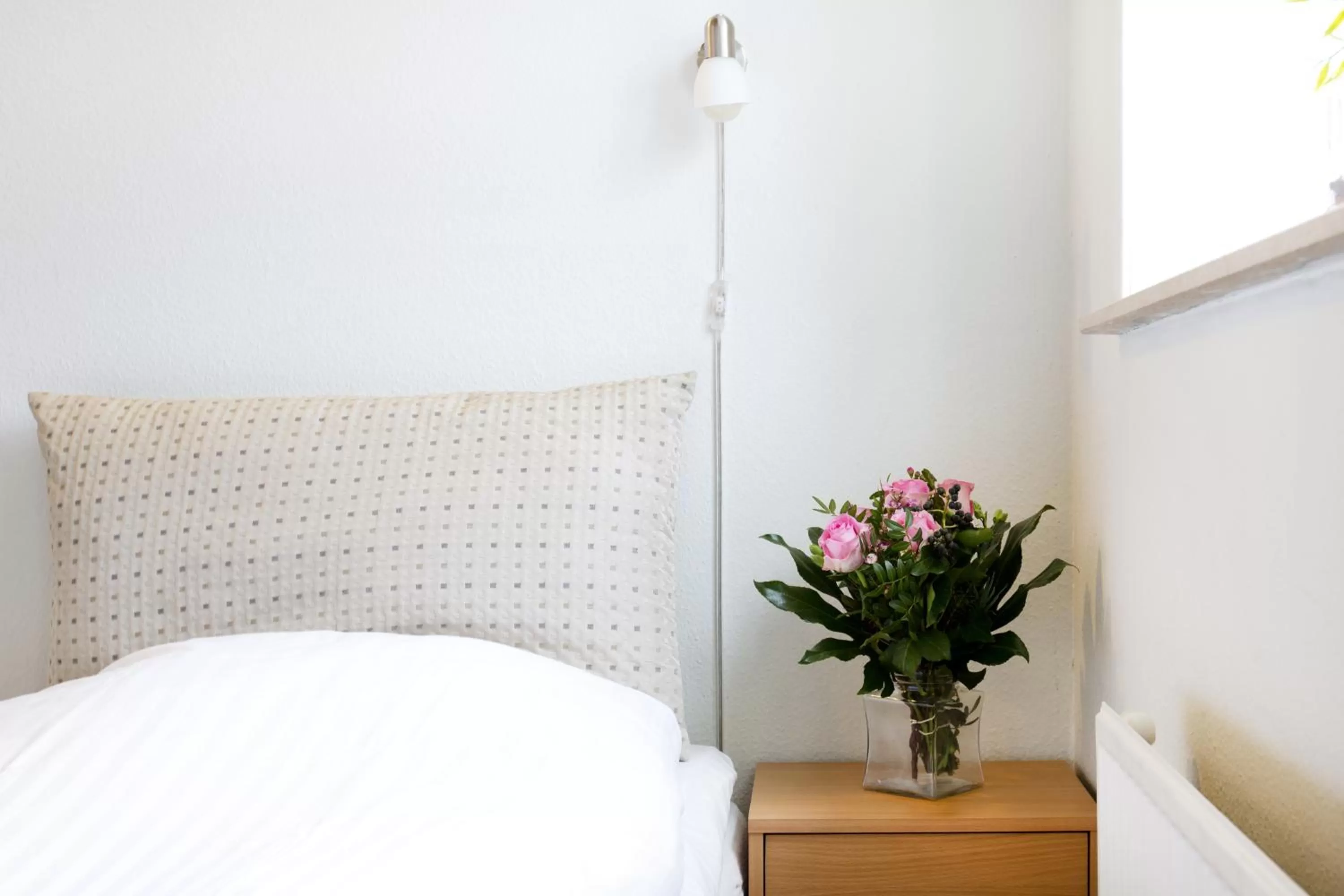 Day, Bed in Motel Stege