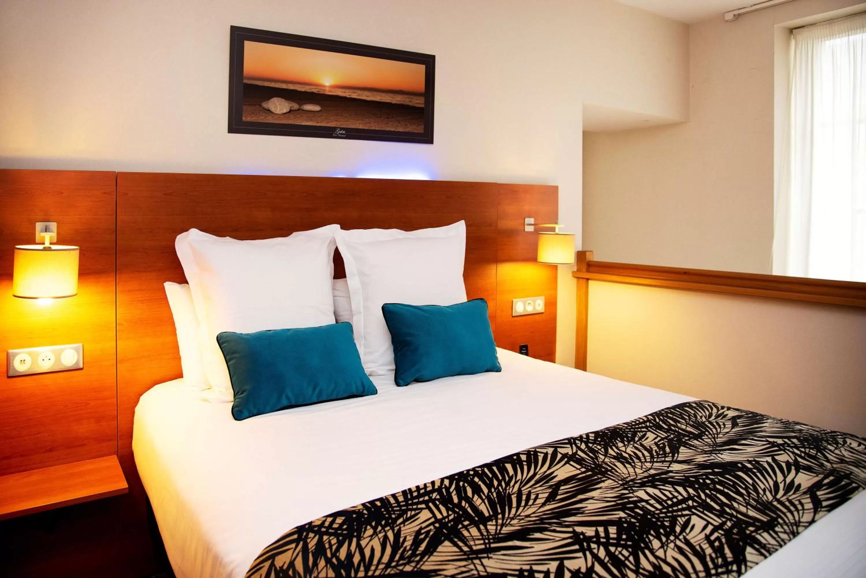 Bedroom, Bed in Best Western Plus Hôtel Colbert