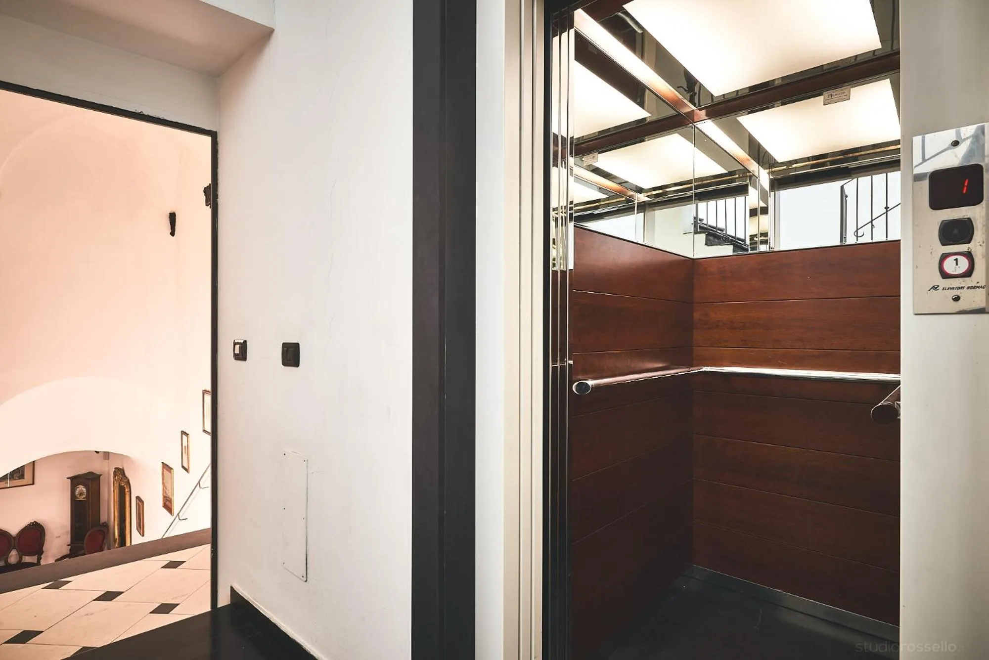 elevator in Affittacamere San Teodoro