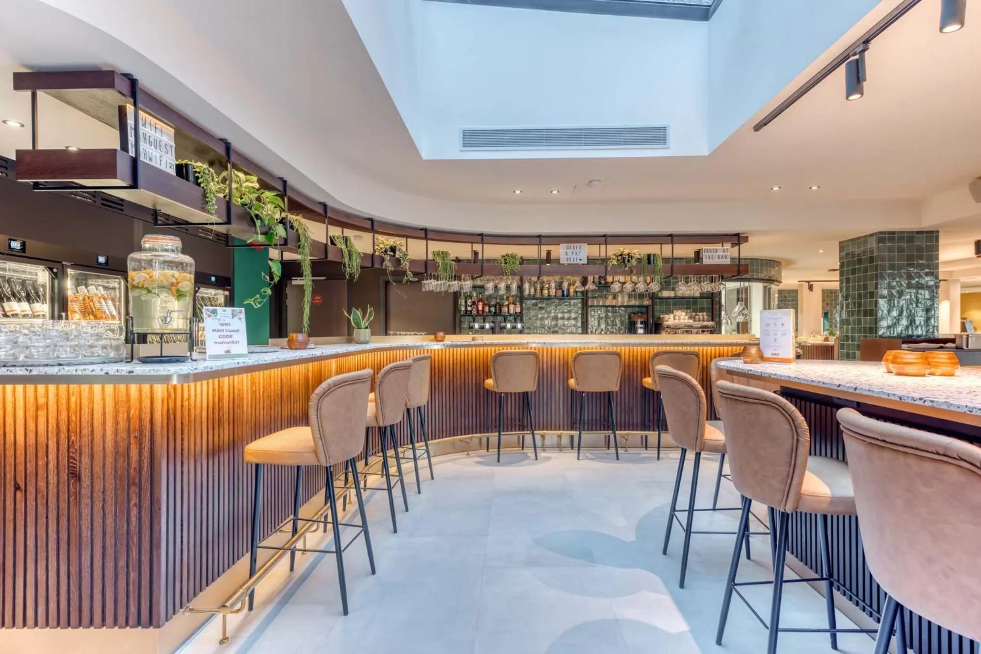 Lounge or bar in Mah Hotel