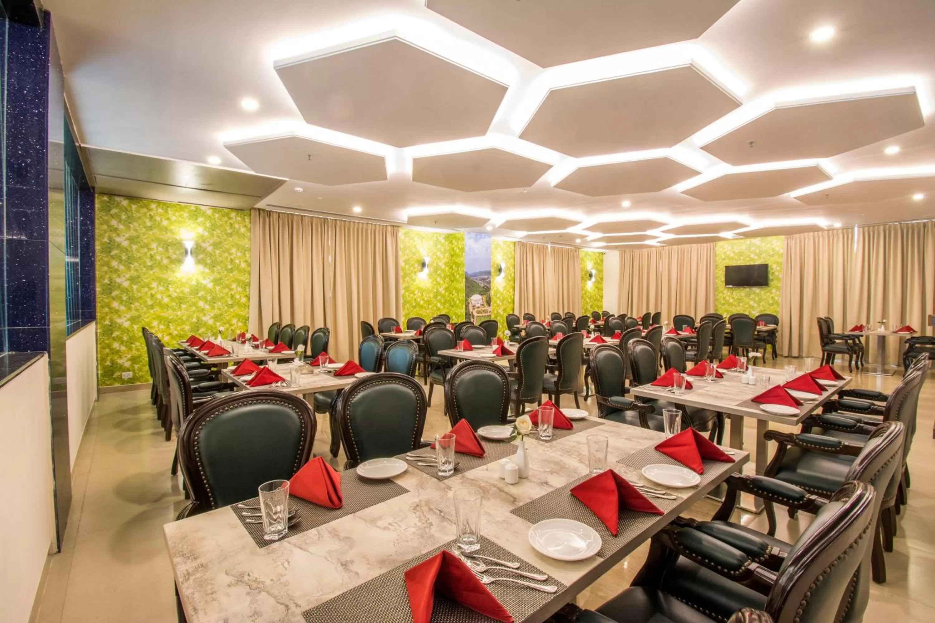 Restaurant/places to eat in Mantris Hotel