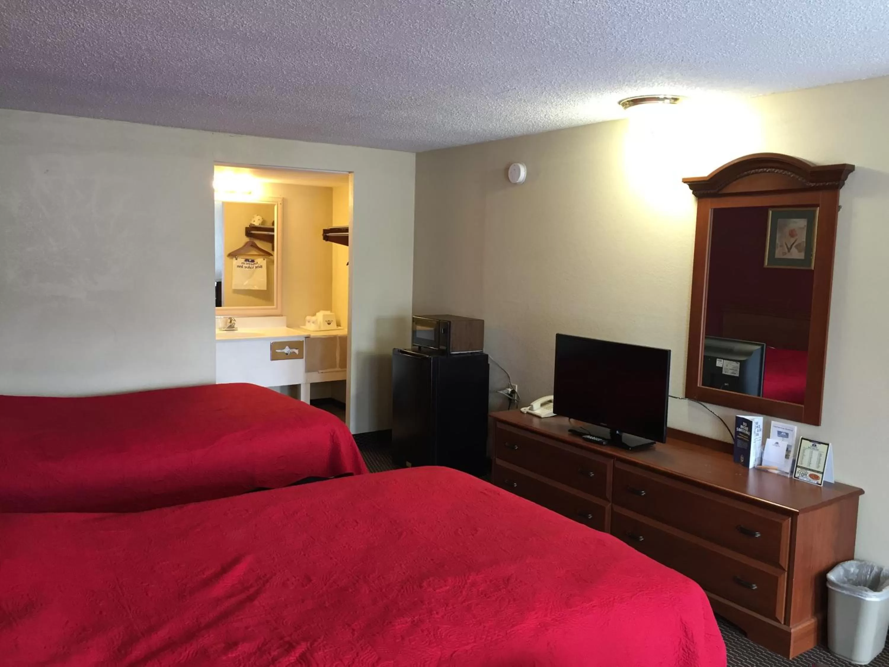 Bedroom, Bed in FairBridge Inn Express Merrillville