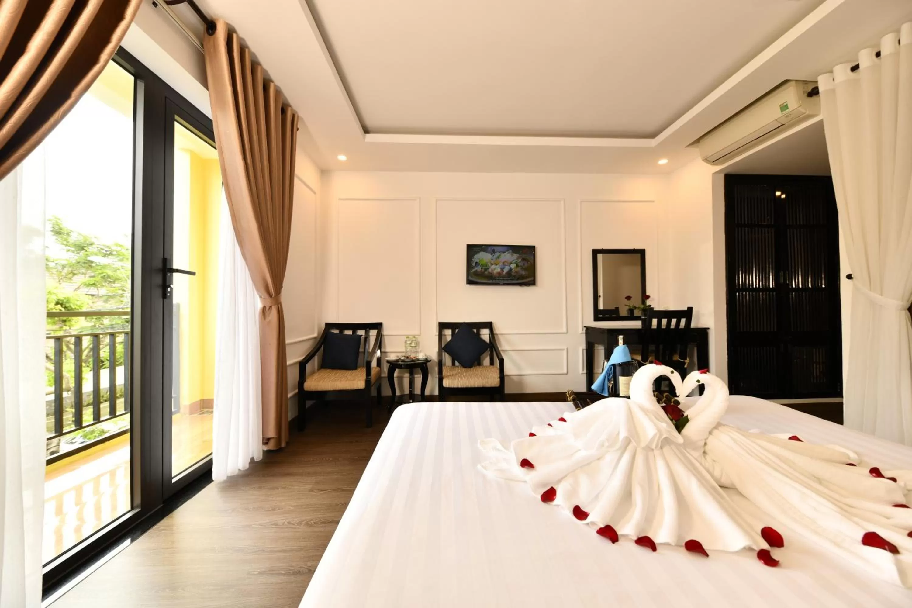 Bed in Hoi An Rose Garden Hotel