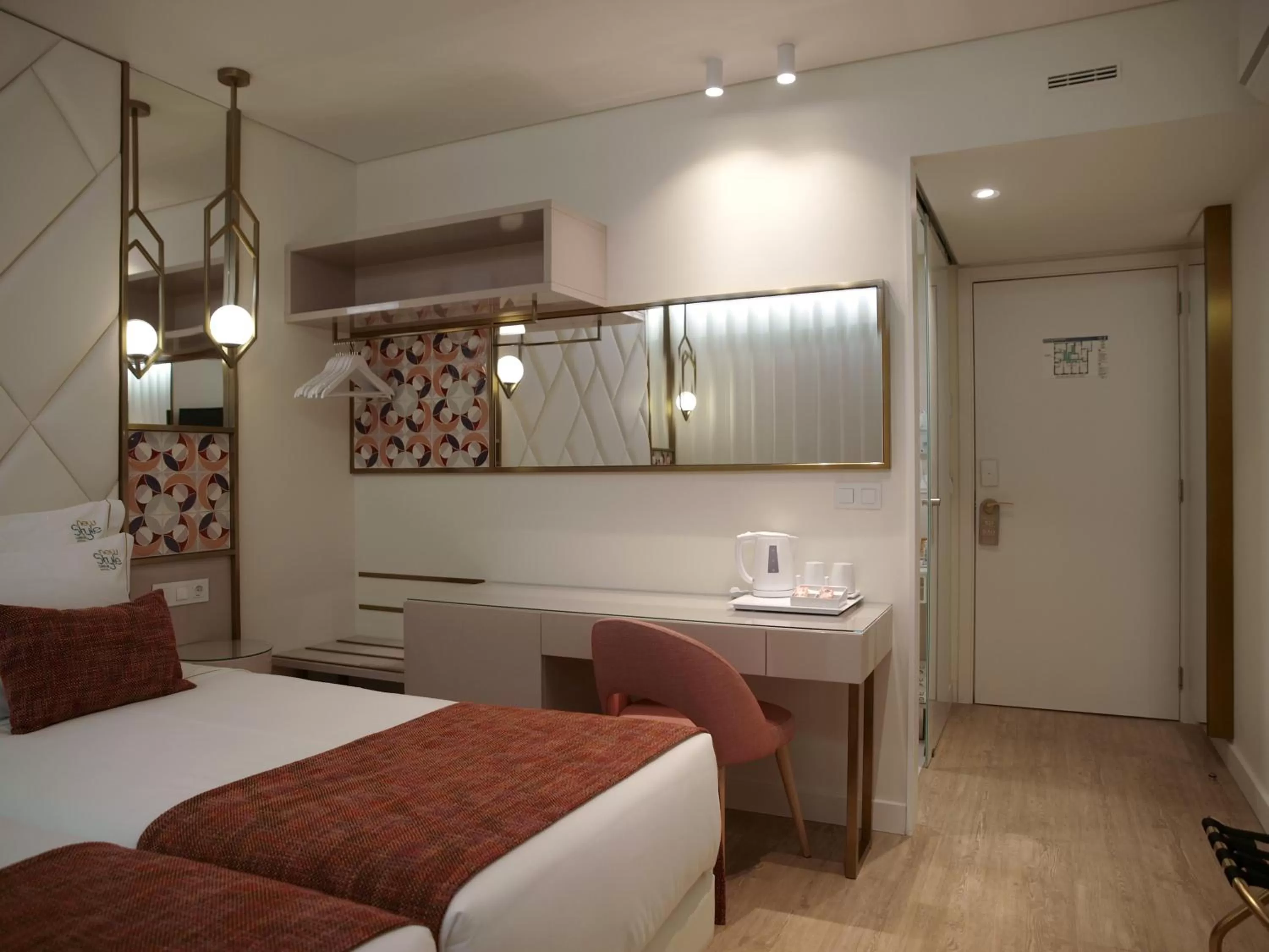 Bedroom, Bed in New Style Lisbon Hotel