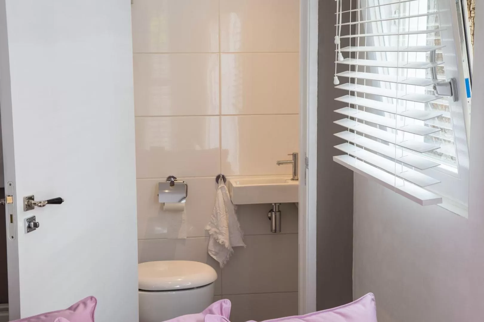 Toilet in B&B Bike Studio Amsterdam