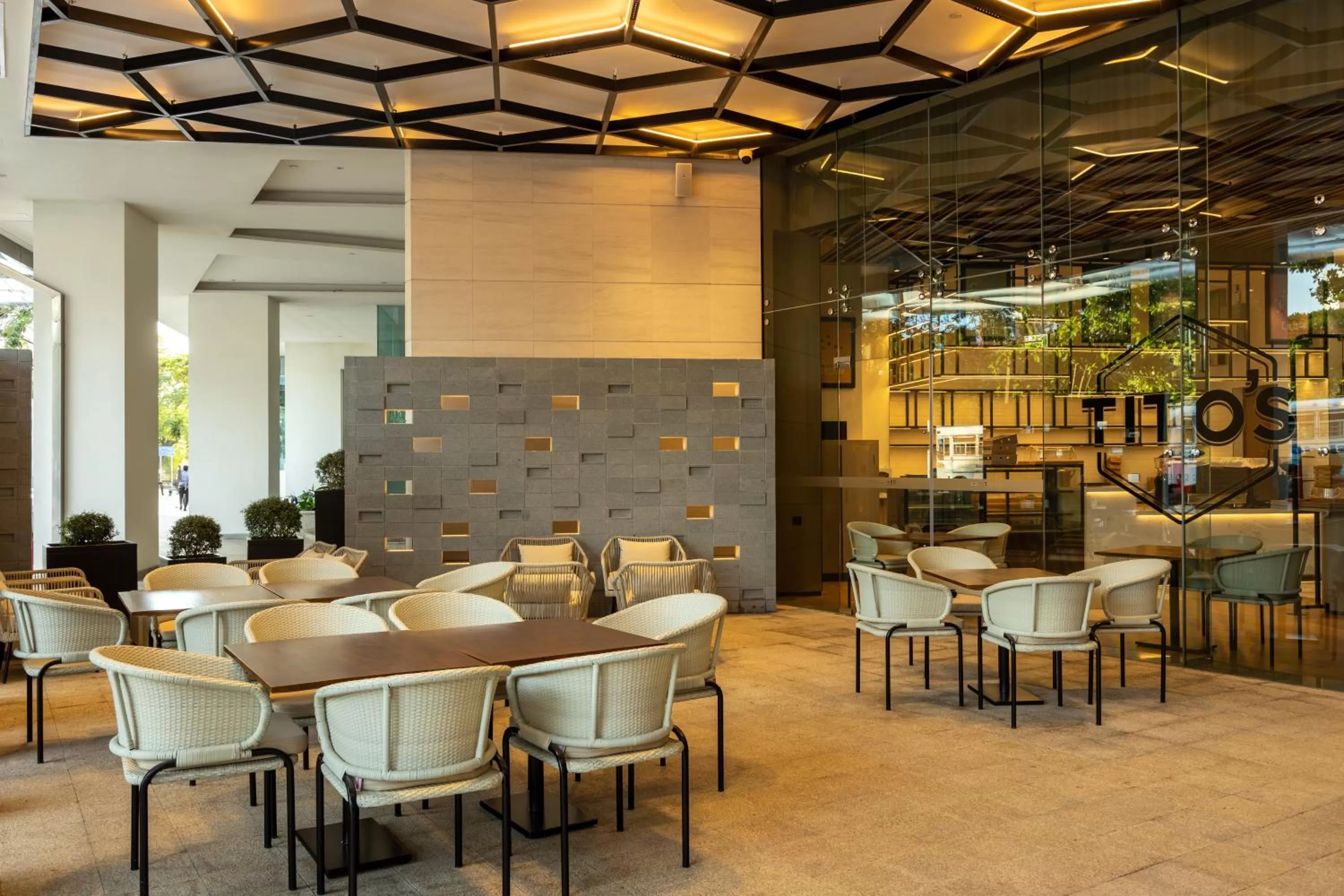 Restaurant/places to eat in Courtyard by Marriott Colombo