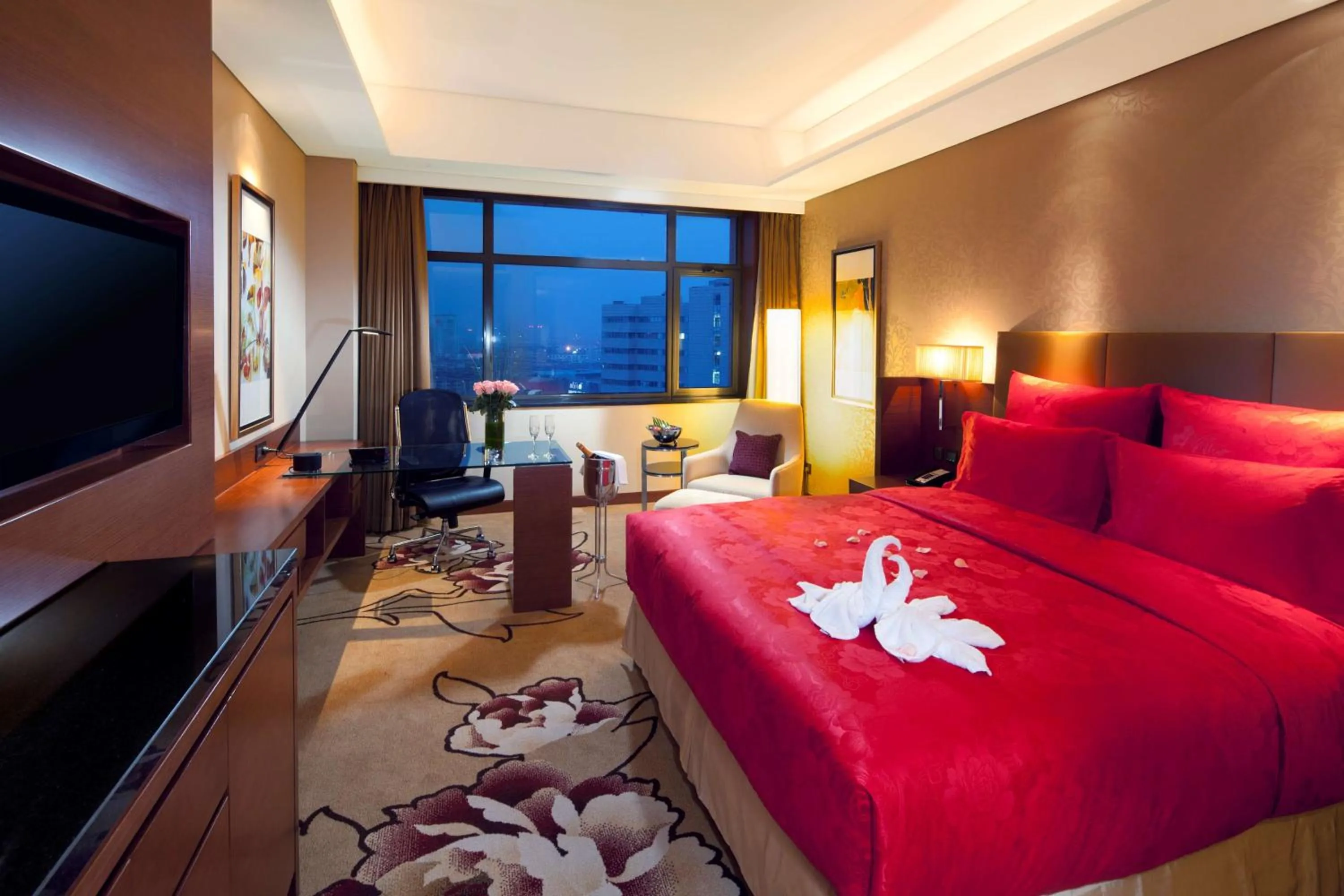 Bedroom, Bed in DoubleTree by Hilton Shenyang