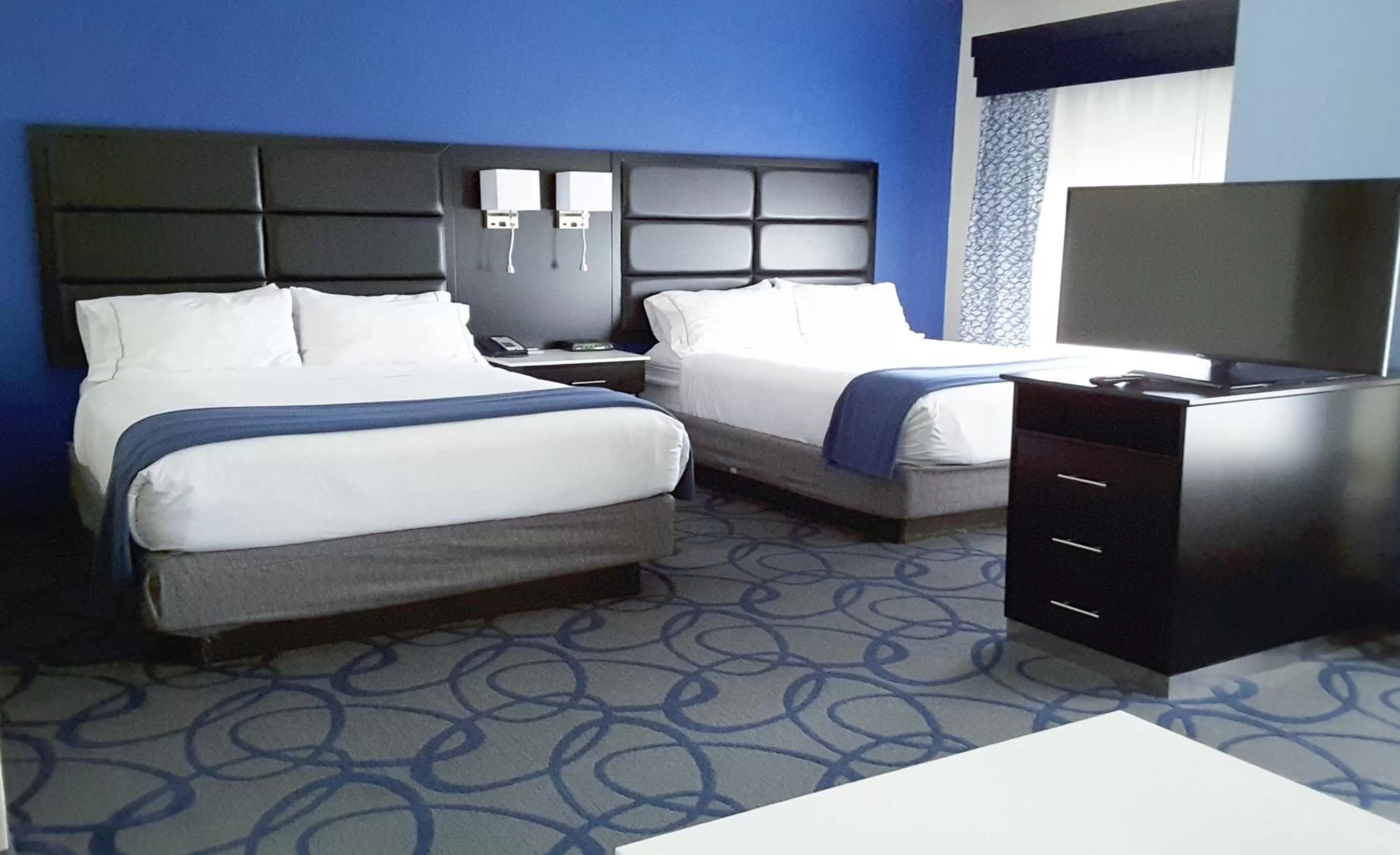 Bed in Holiday Inn Express Hotel & Suites Lawrenceville by IHG