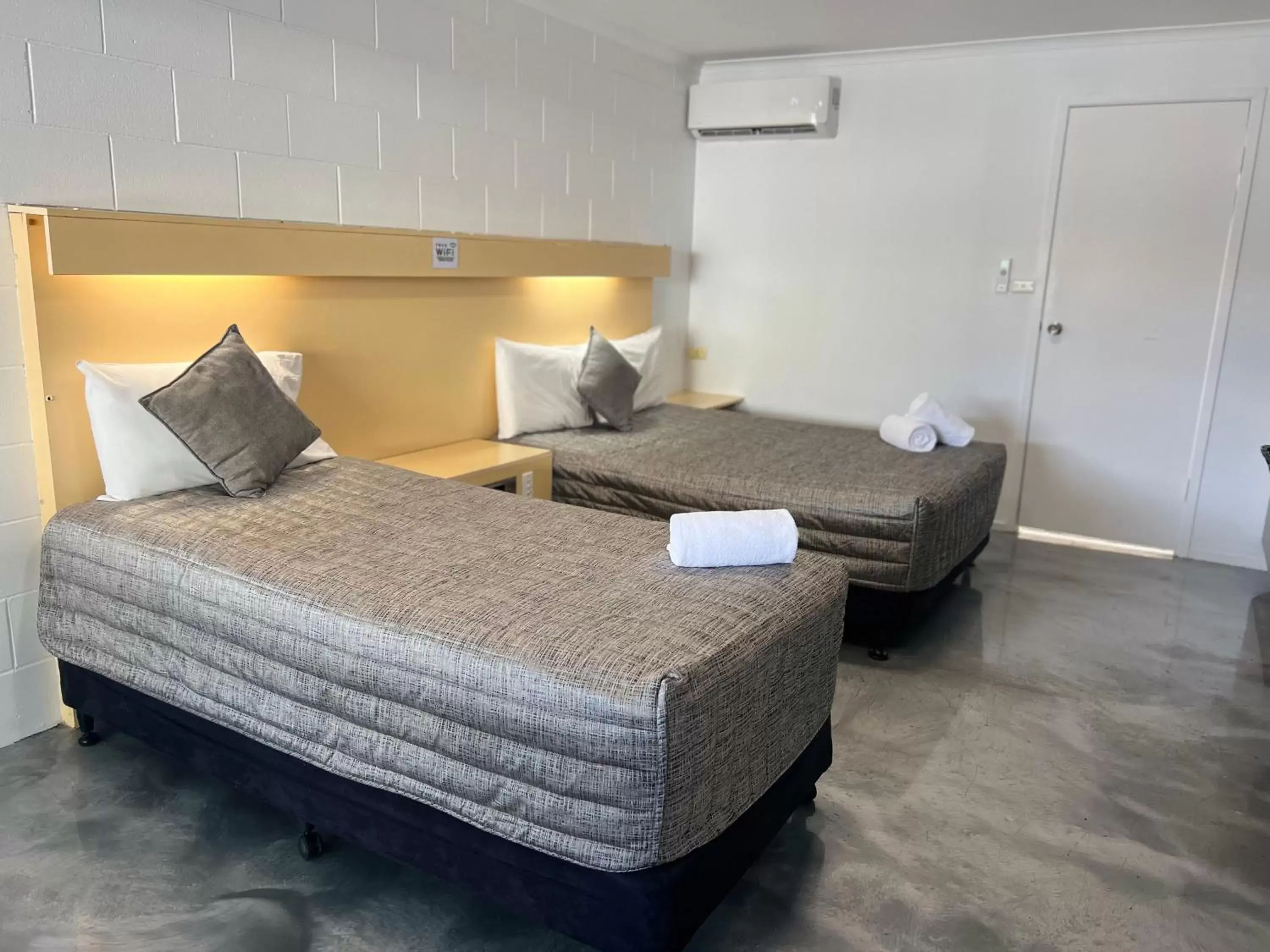 Twin Room in Y Motels Rockhampton Twin Room in Y Motels Rockhampton
