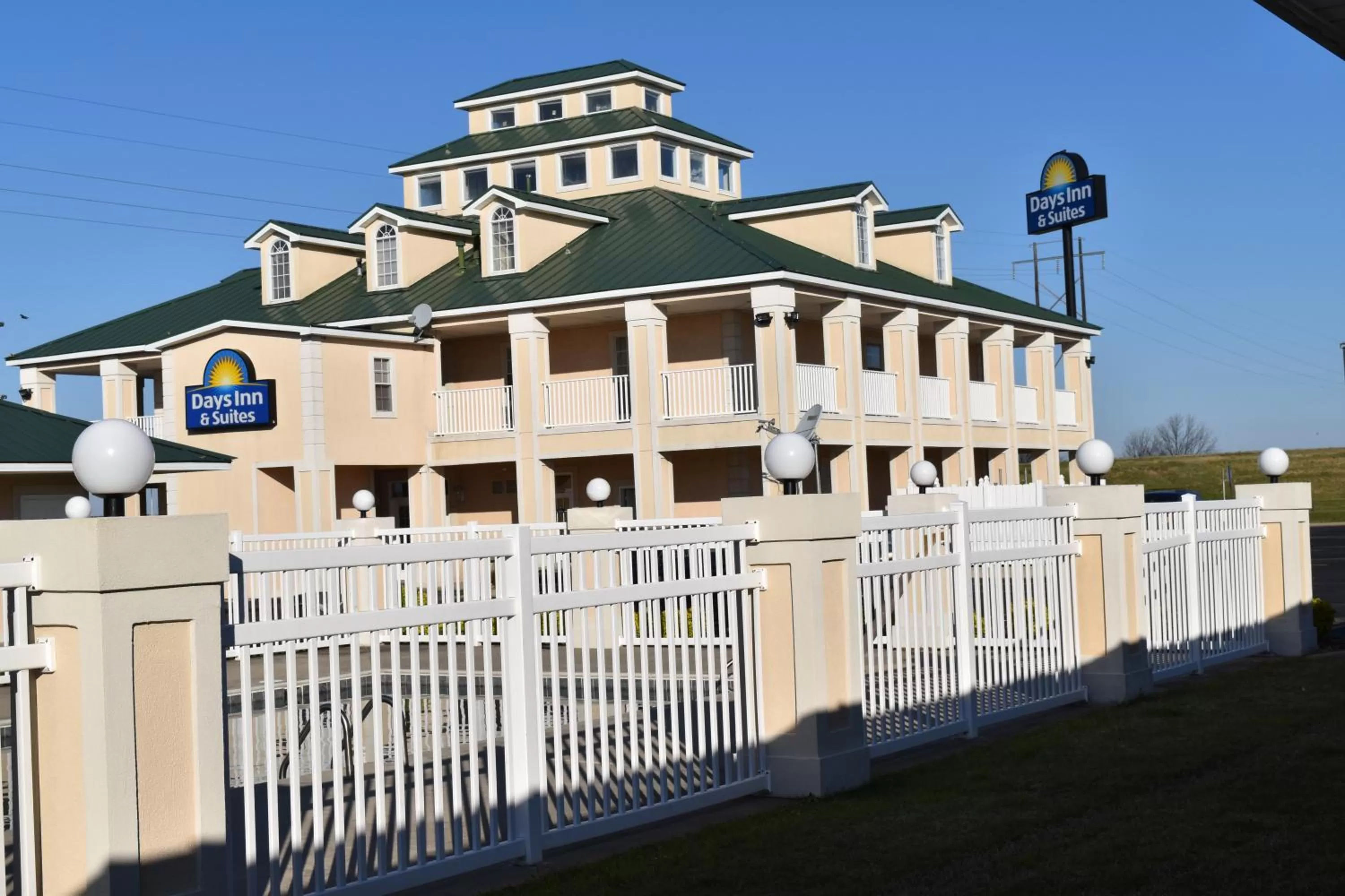 Property building in Days Inn by Wyndham Trumann AR