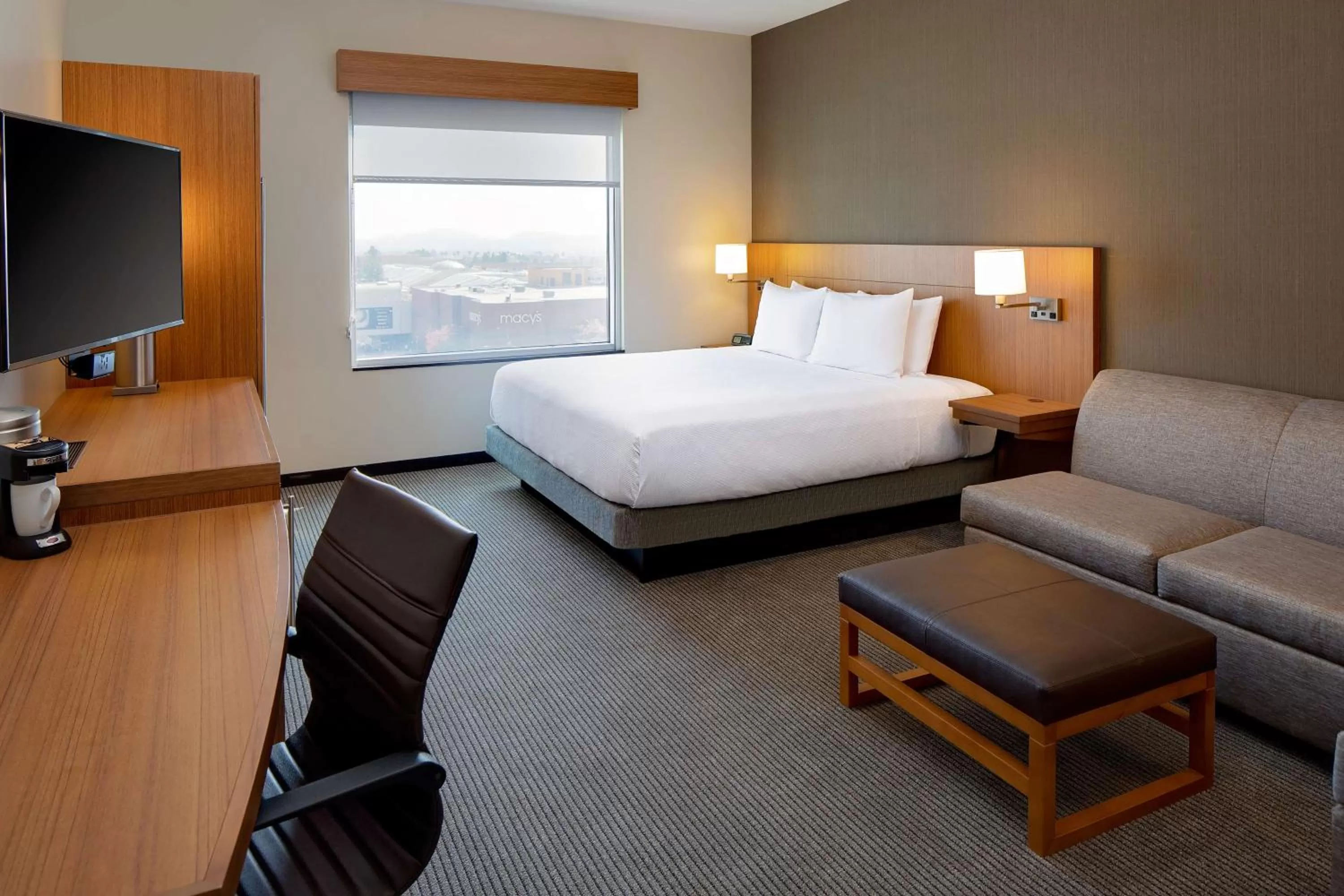 King Suite with Sofa Bed and Roll-In Shower - Disability Access in Hyatt Place Glendale/Los Angeles