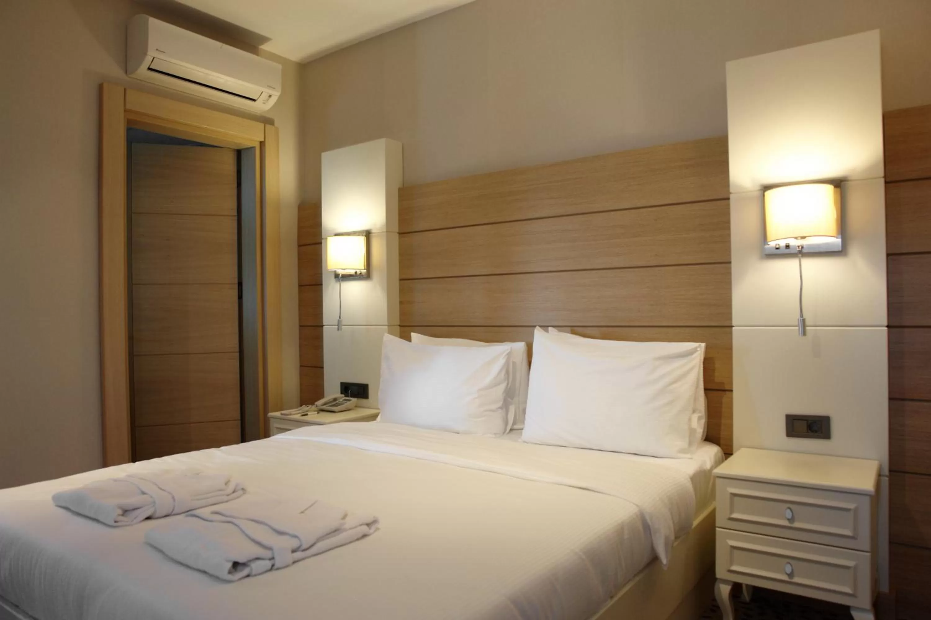 Bed in Hotel Le Mirage