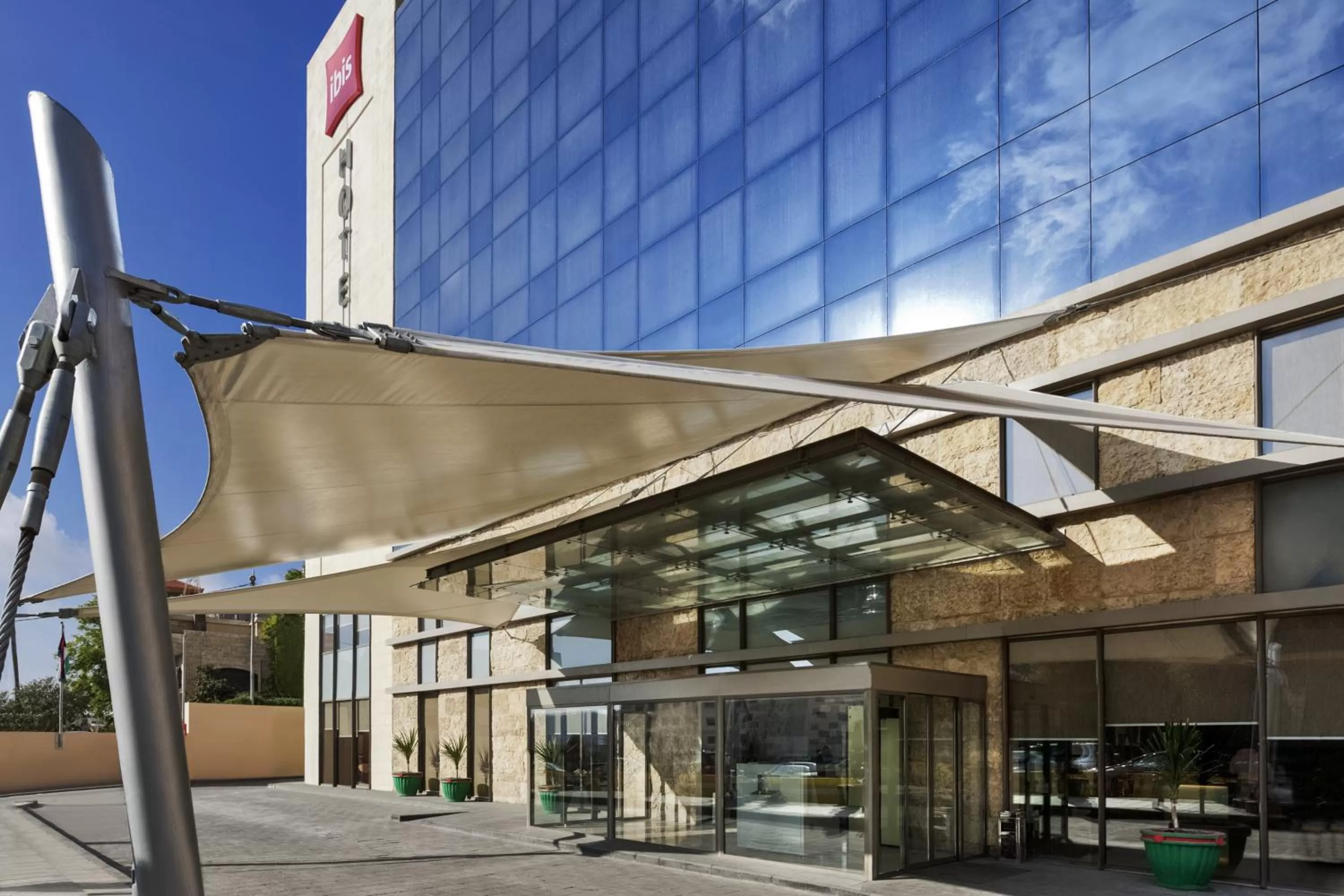 Facade/entrance in ibis Amman